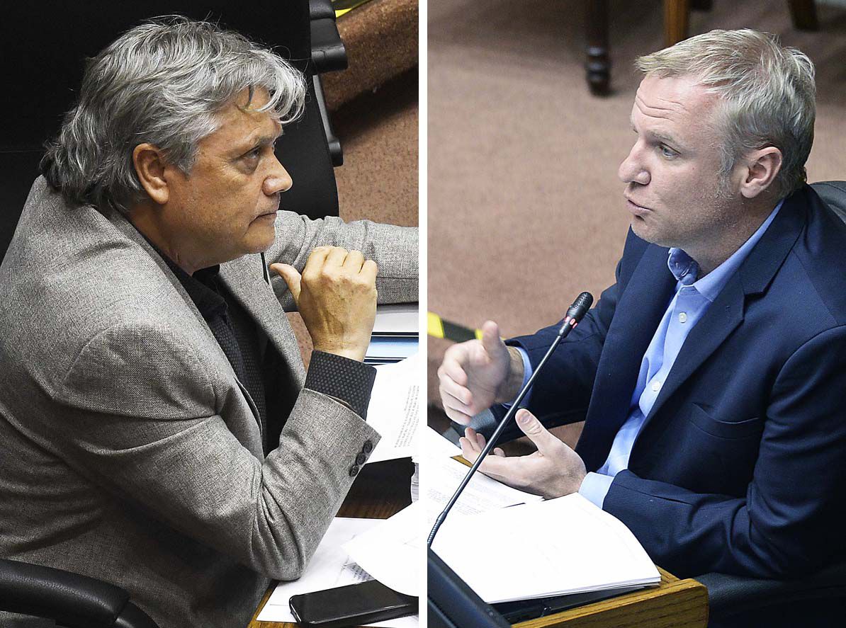 El senador Alejandro Navarro (a la izquierda) y el senador Felipe Kast.