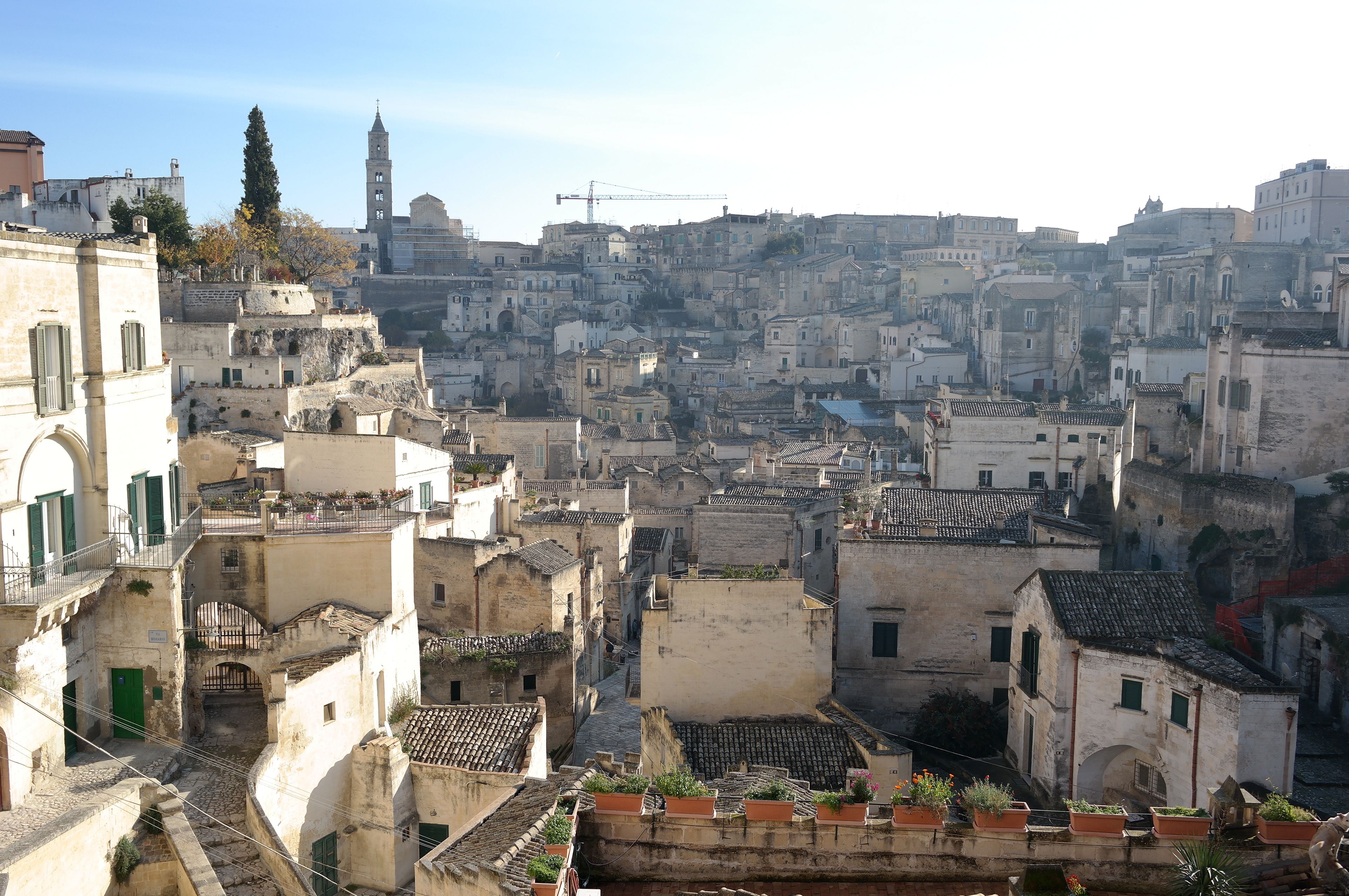 Matera_-_veduta_dei_sassi_con_duomo_01-autor-Picasa.jpg