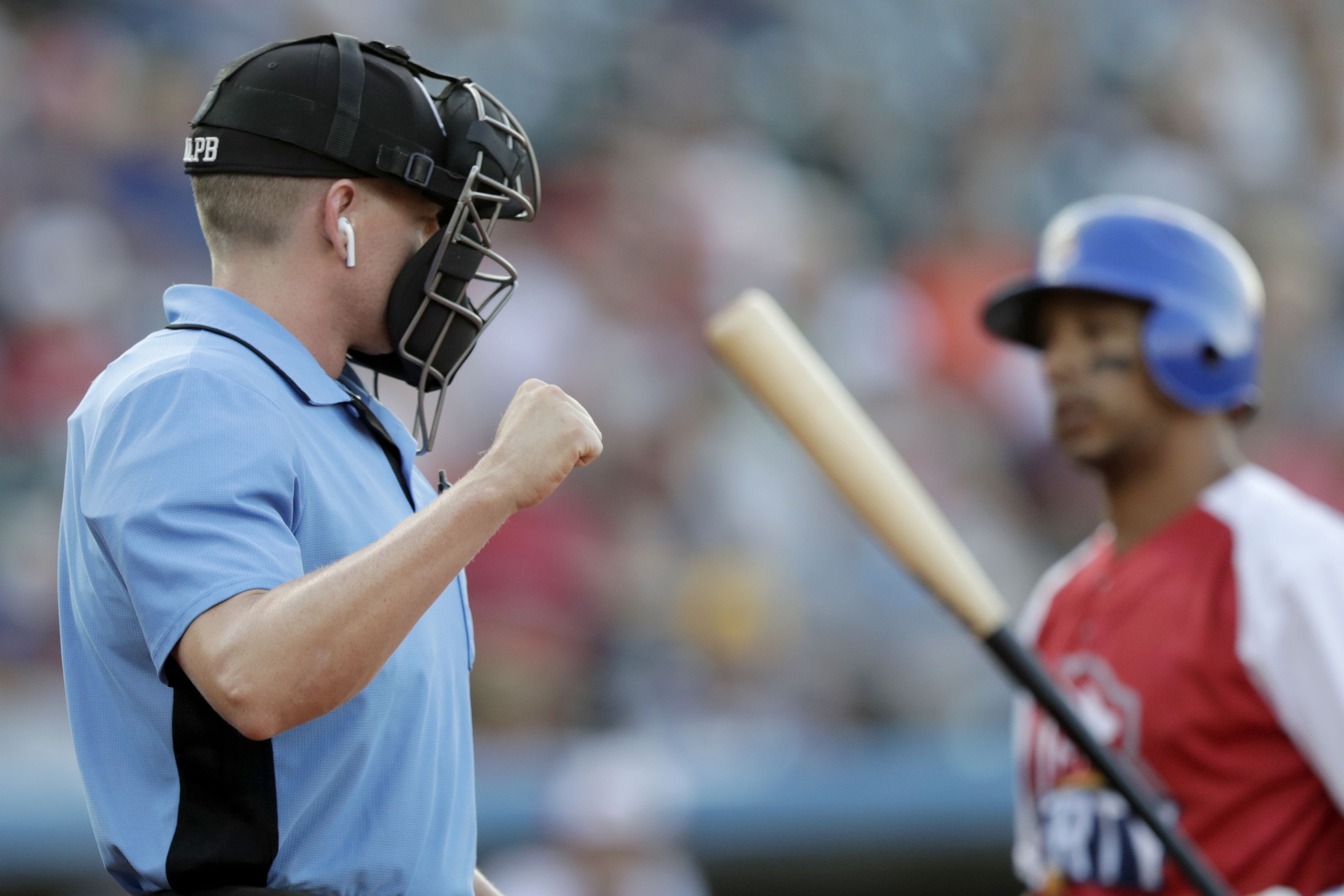 As MLB moves toward using 'robot umpire,' getting strike/ball