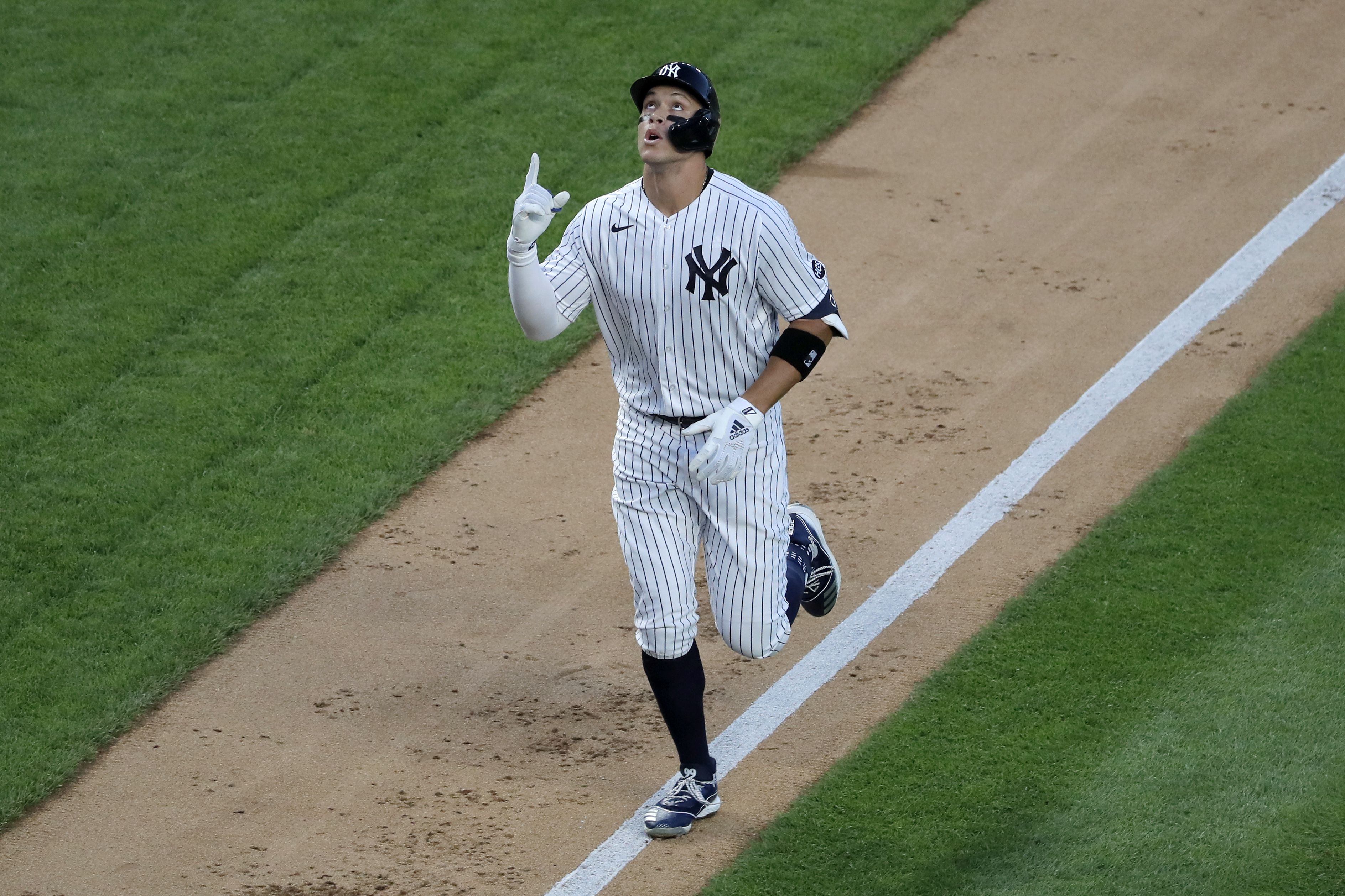 Aaron Judge fields throws at first base at Yankees spring training