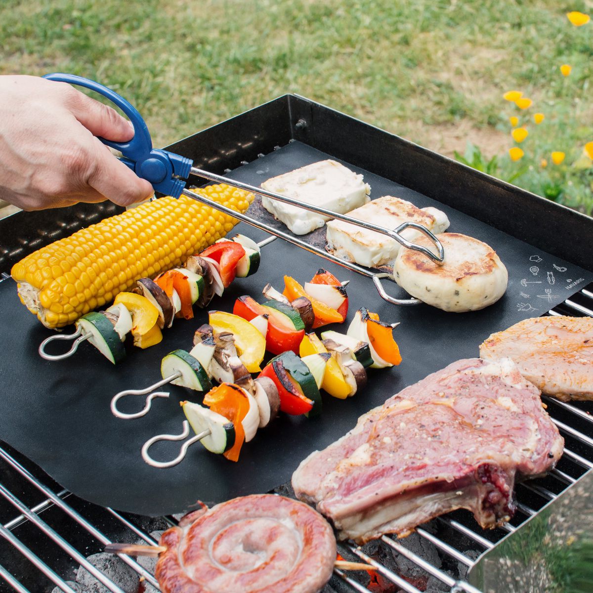 Para parrillas y hornos, estas láminas grill 
antiadherentes están hechas de fibra de vidrio. Ideales para no preocuparse de que la comida se caiga al fuego y que se pierdan los jugos, aliños o salsas. www.cazandotesoros.com