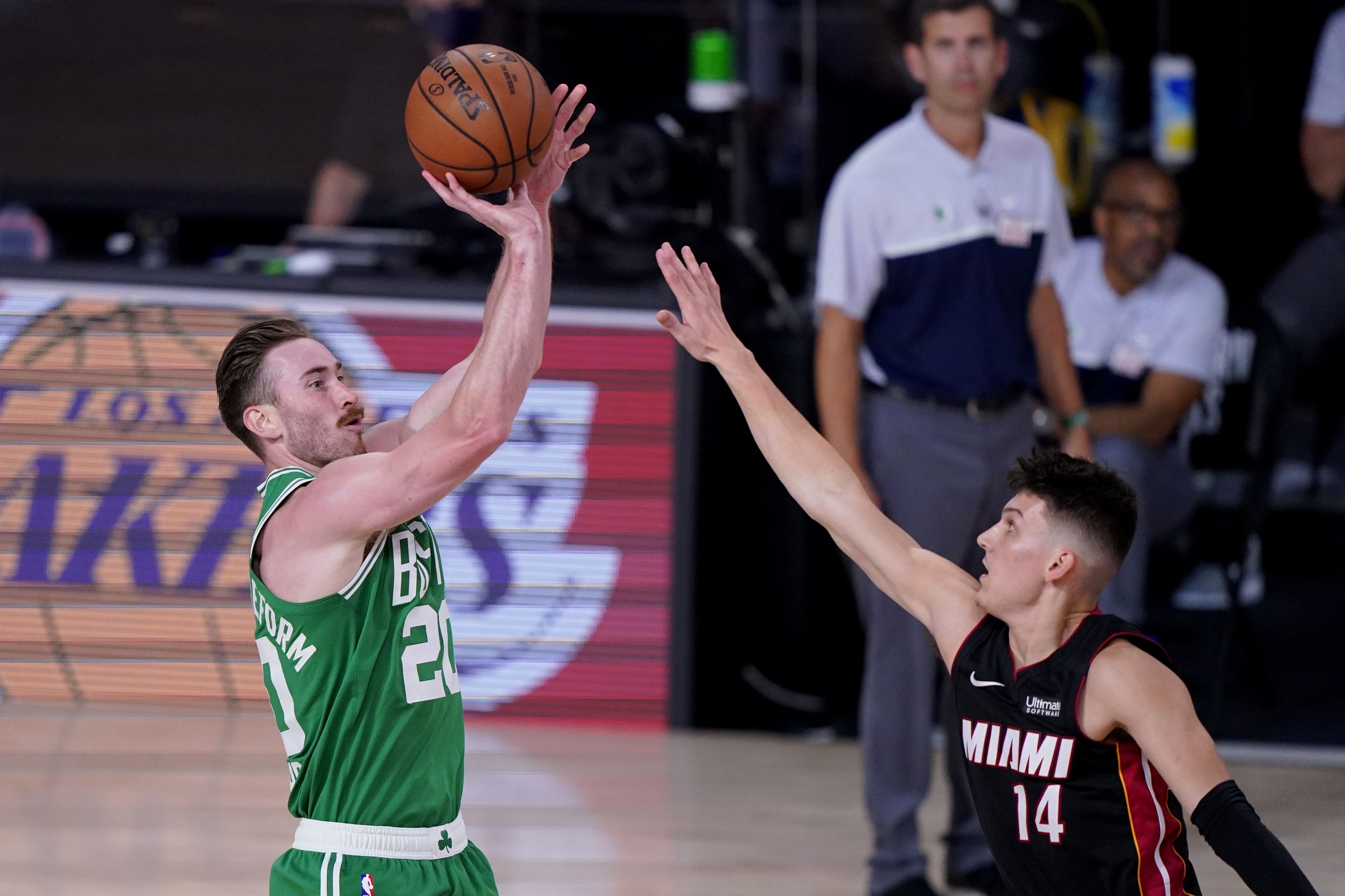 AP Source: Gordon Hayward Headed to the Hornets