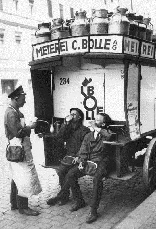 Berlin, Milch von Bolle in der Pause