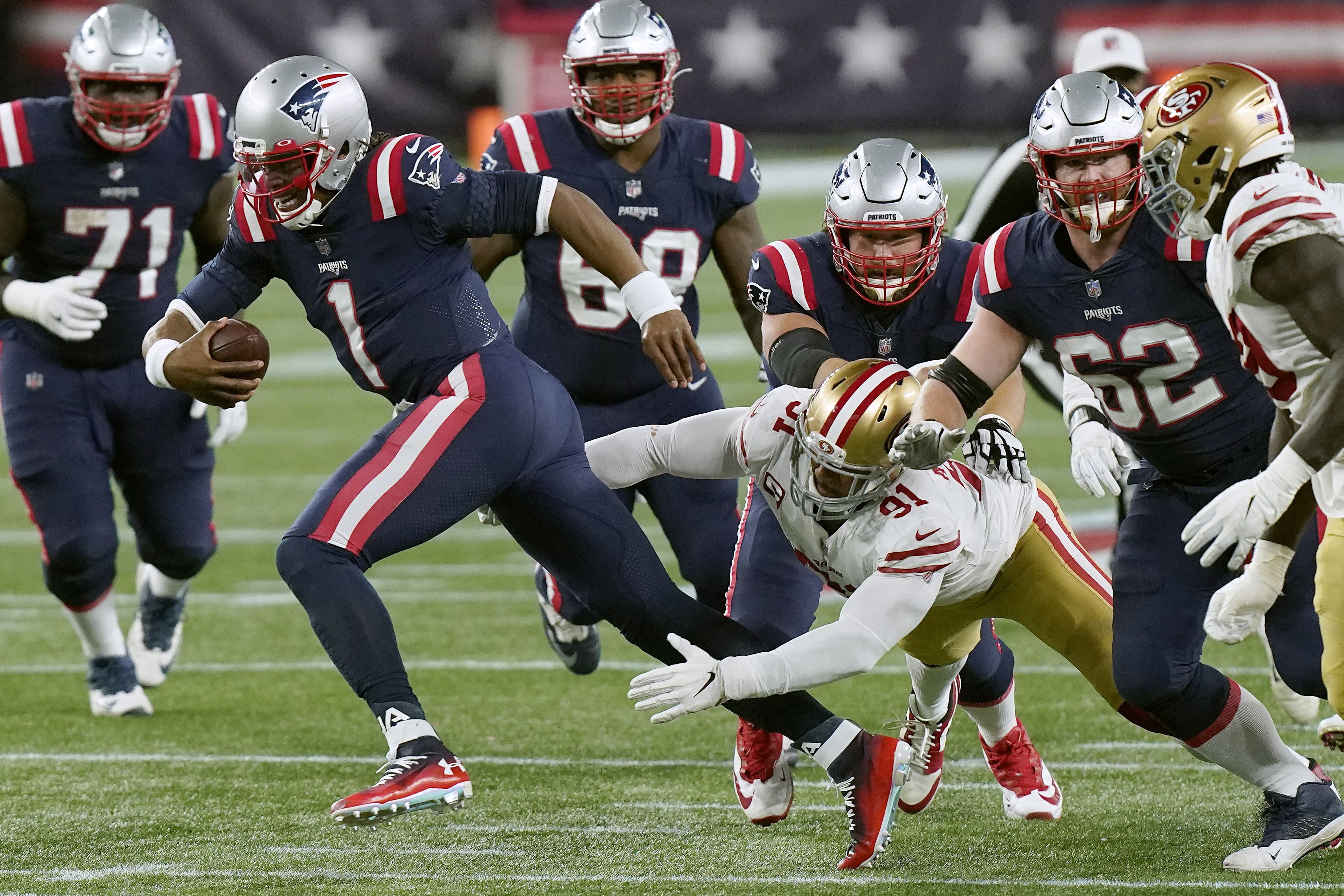 East Rutherford, New Jersey, USA. 8th Sep, 2019. New York Jets running back  Le'Veon Bell (26) takes a handoff quarterback Sam Darnold (14) during a NFL  game between the Buffalo Bills and