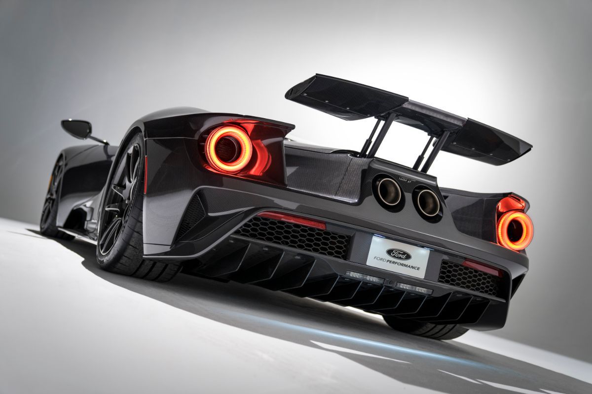 LiquidCarbonFordGT_11.jpg