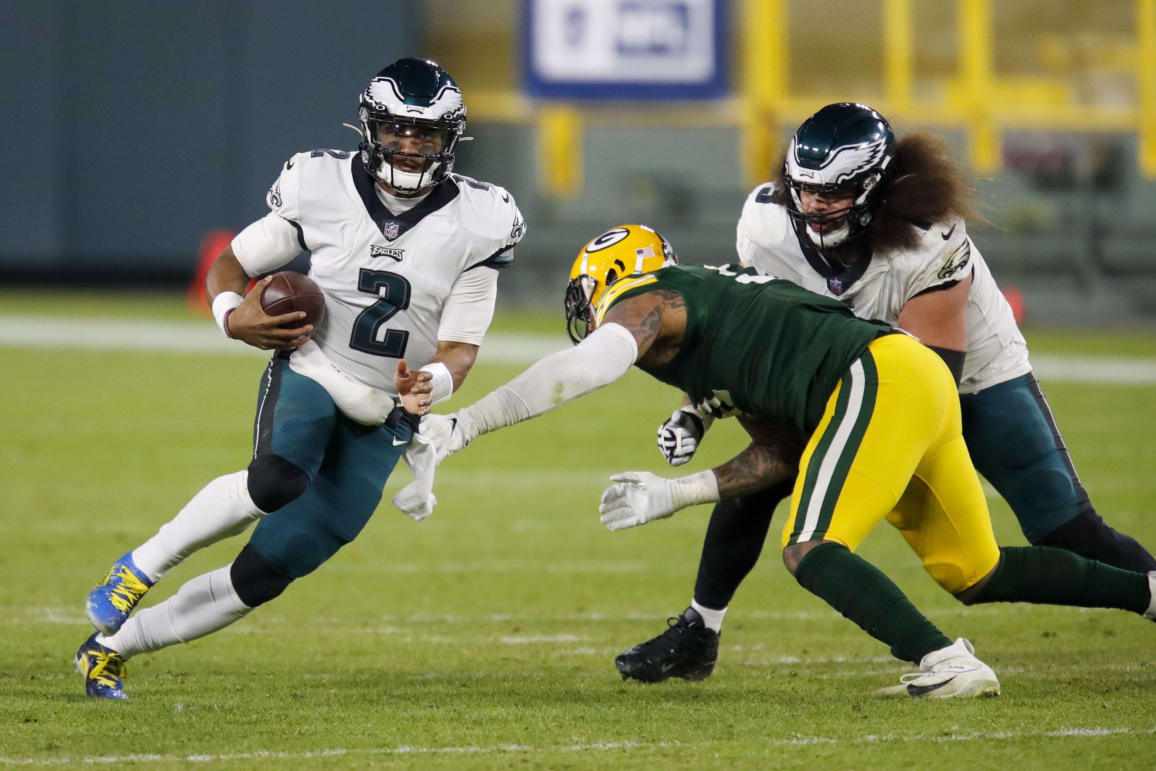 NFL - #FlyEaglesFly or #GoPackGo? Philadelphia Eagles vs. Green