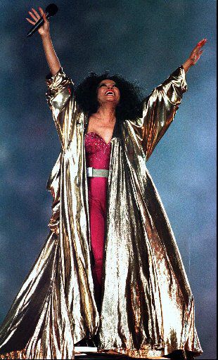 In a flashback to the last Super Bowl won by the Dallas Cowboys, Diana Ross  heads into town for the TWO x TWO gala