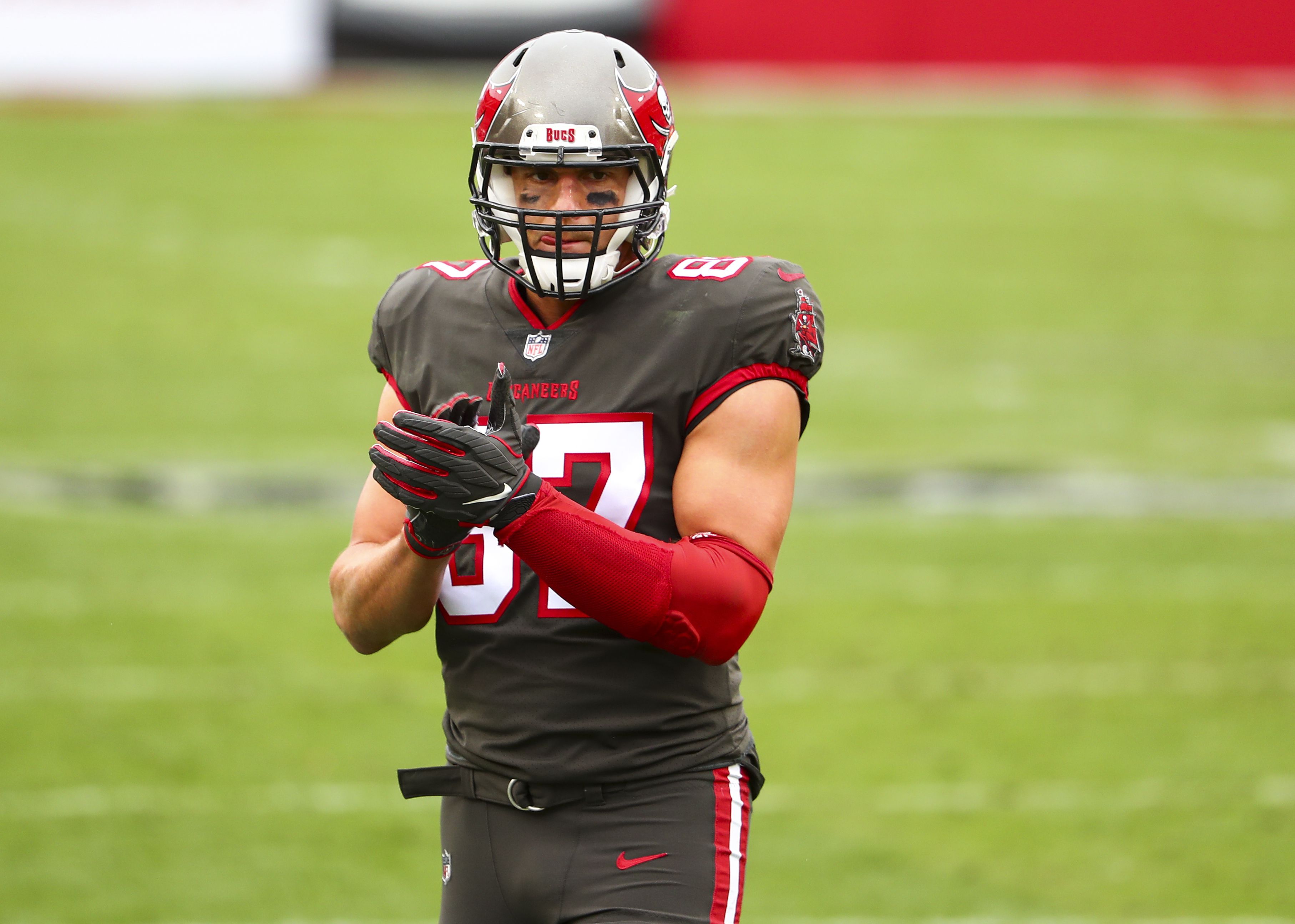 Rob Gronkowski CONTACTS Tampa Bay Buccaneers about POSSIBLE RETURN