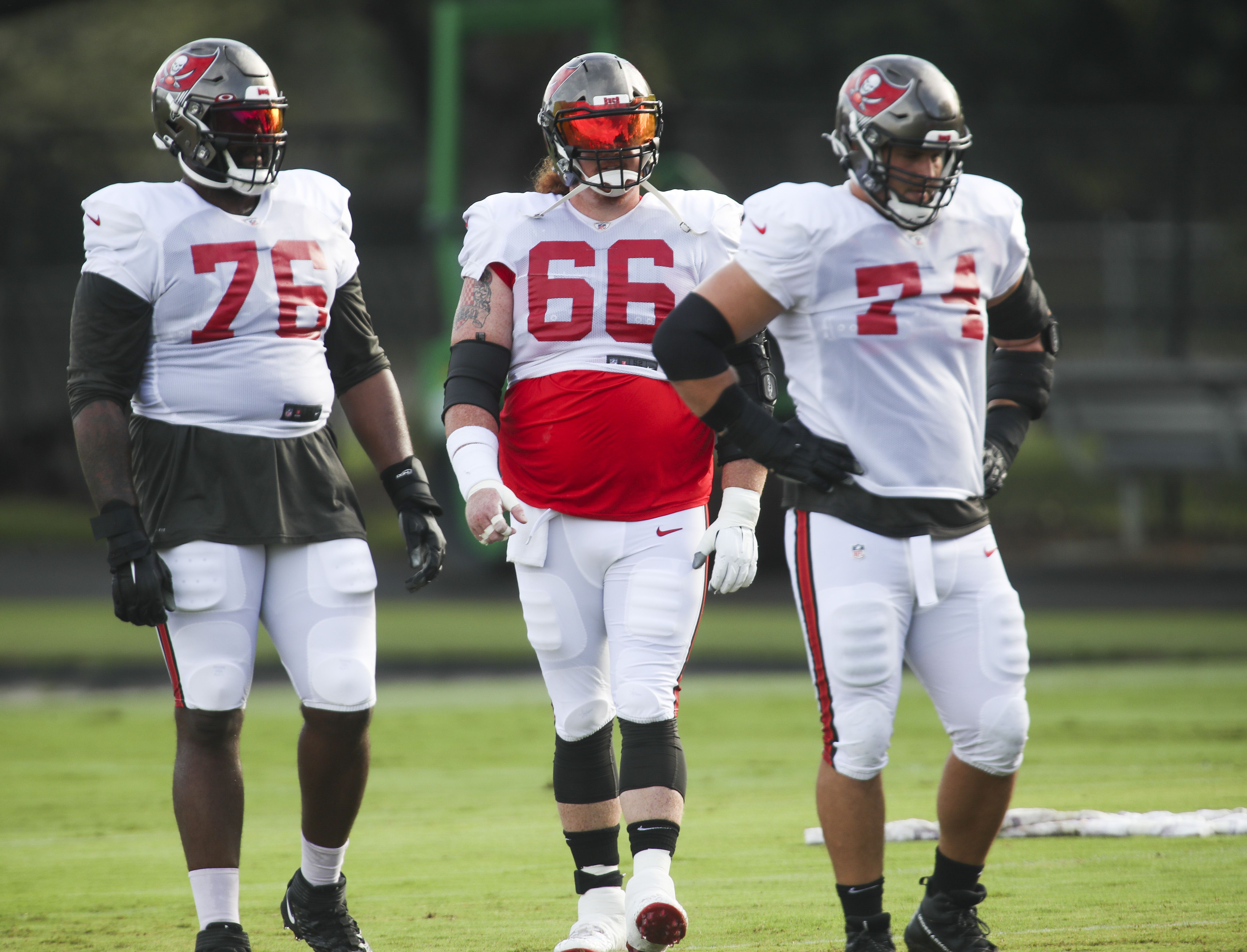 Tampa Bay Buccaneers cut left tackle Donovan Smith