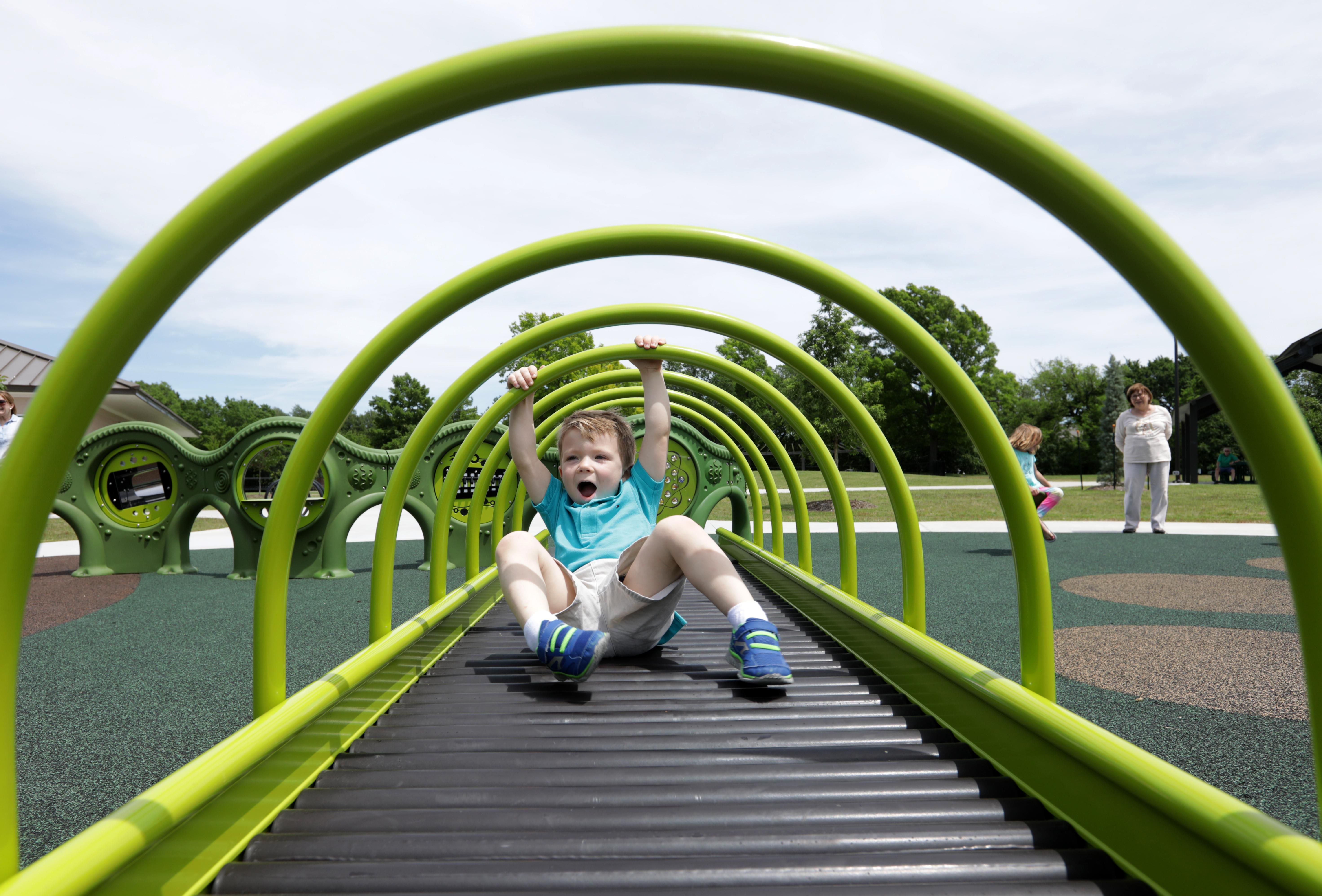 Los beneficios de los parques infantiles para niños con autismo - Aventura  Park