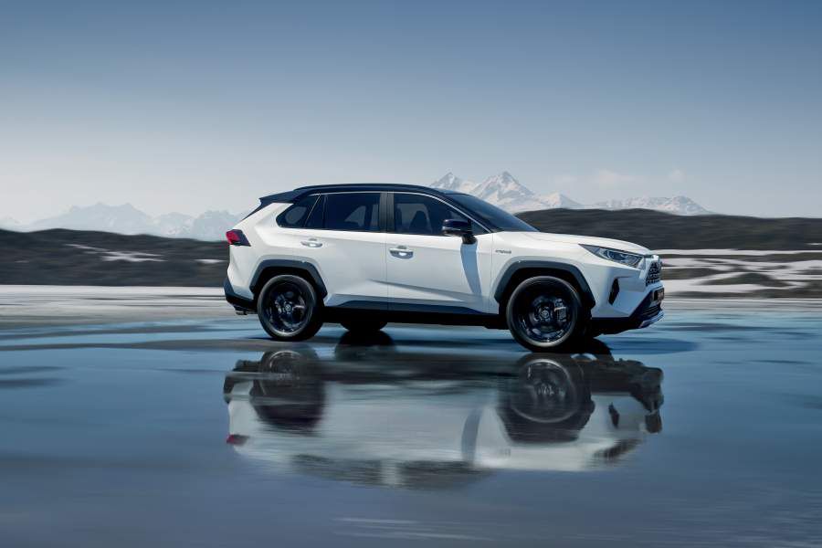 RAV4-hybrid-900x600.jpg