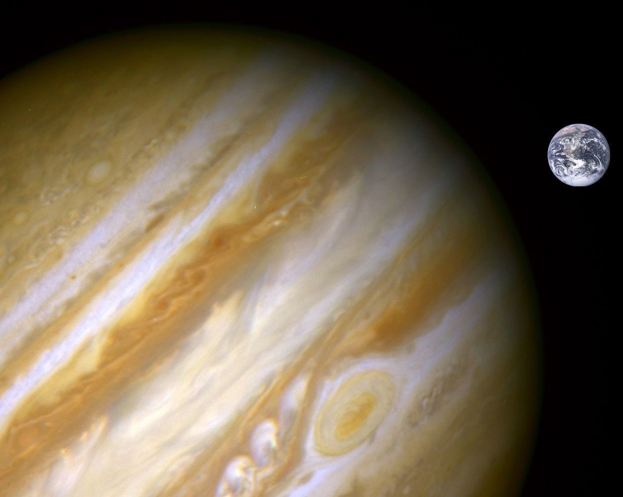 Jupiter,_Earth_size_comparison_2