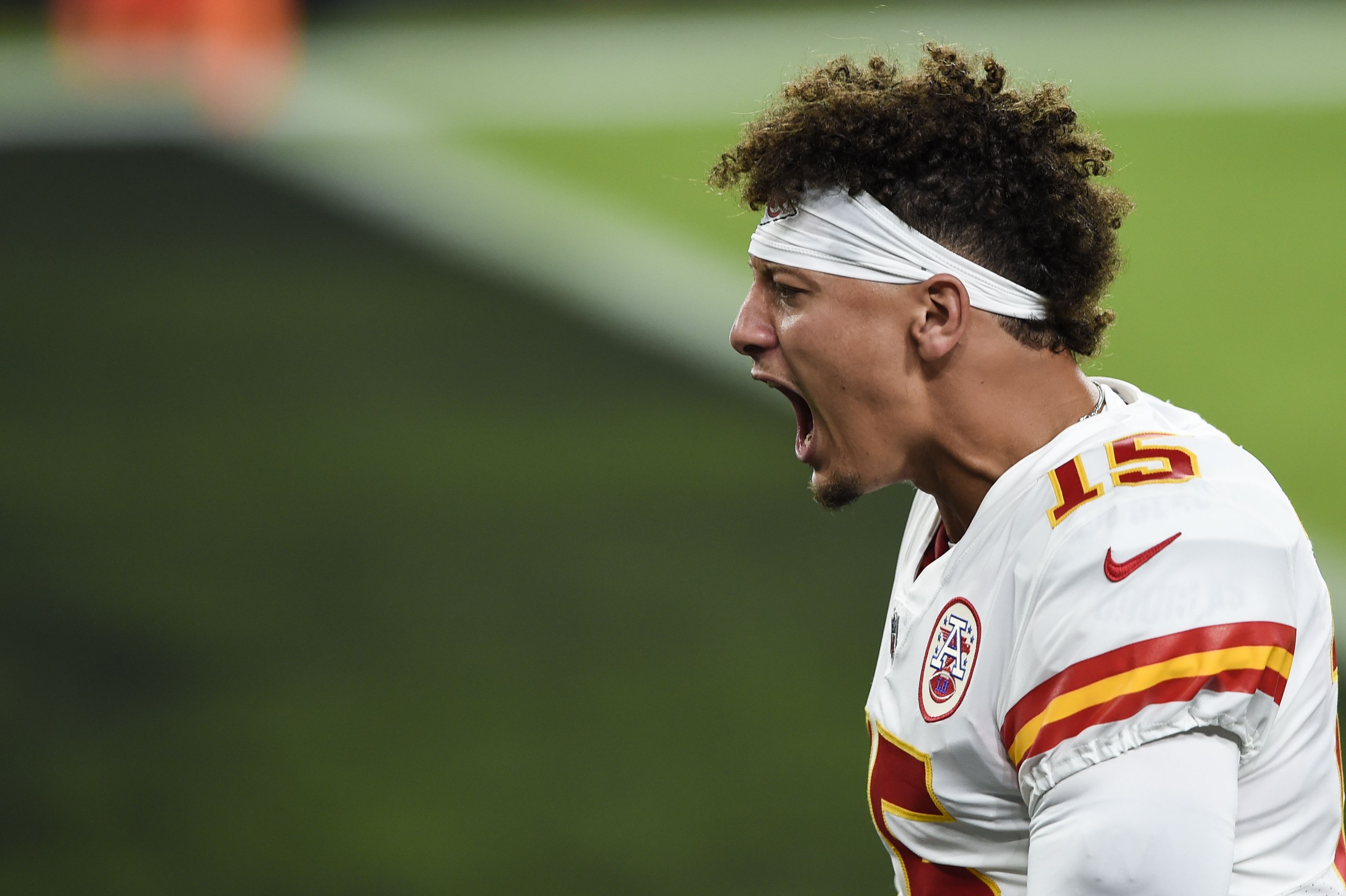 Mahomes outplays Jackson to lead Chiefs past Ravens 34-20