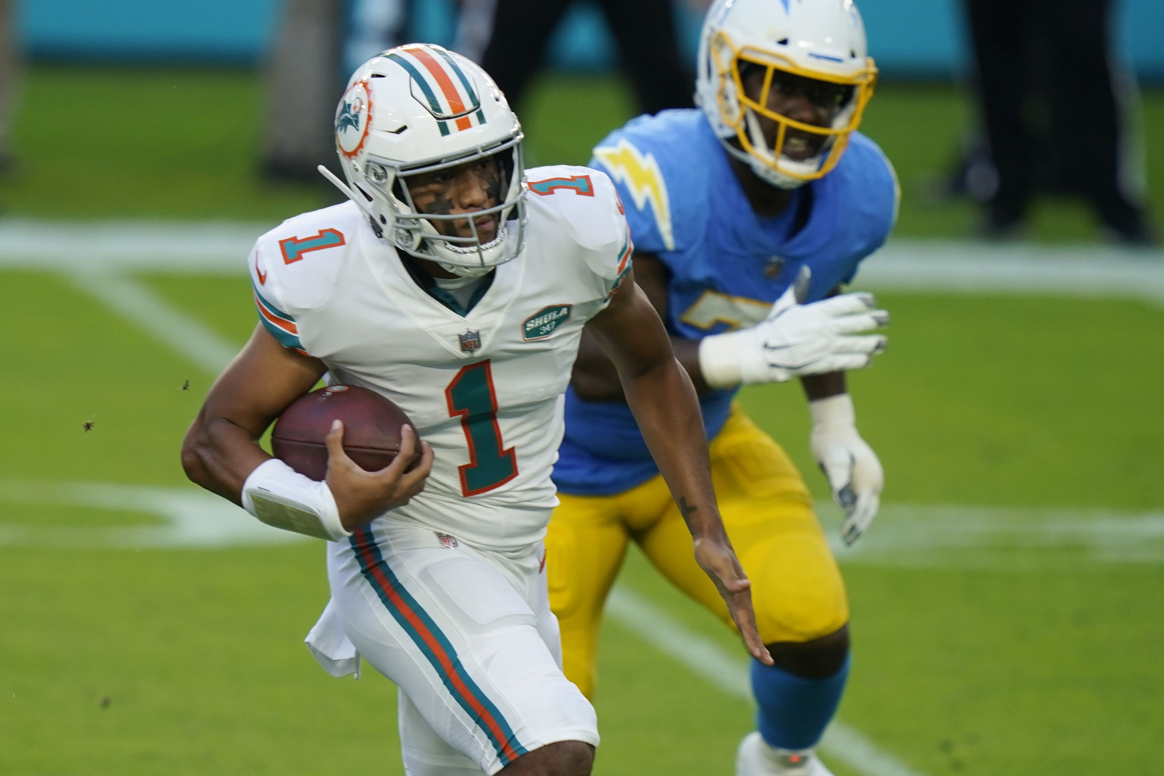 Tua Tagovailoa leads the Miami Dolphins to the win over Justin Herbert and  the Los Angeles Chargers: Recap, score, stats and more 