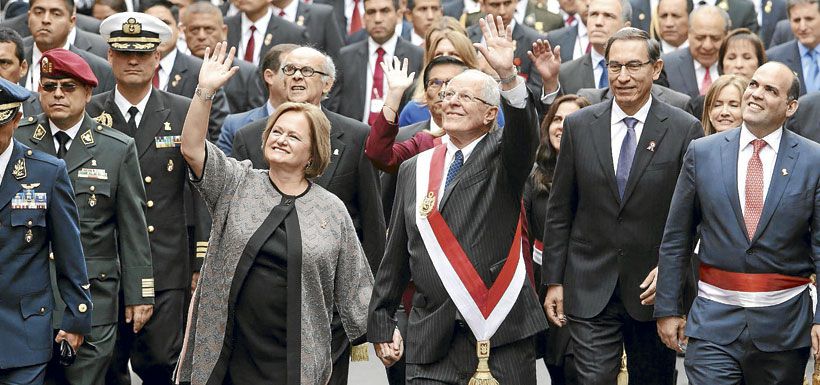 perus-president-pedro-pablo-kuczynski-walk-38539547