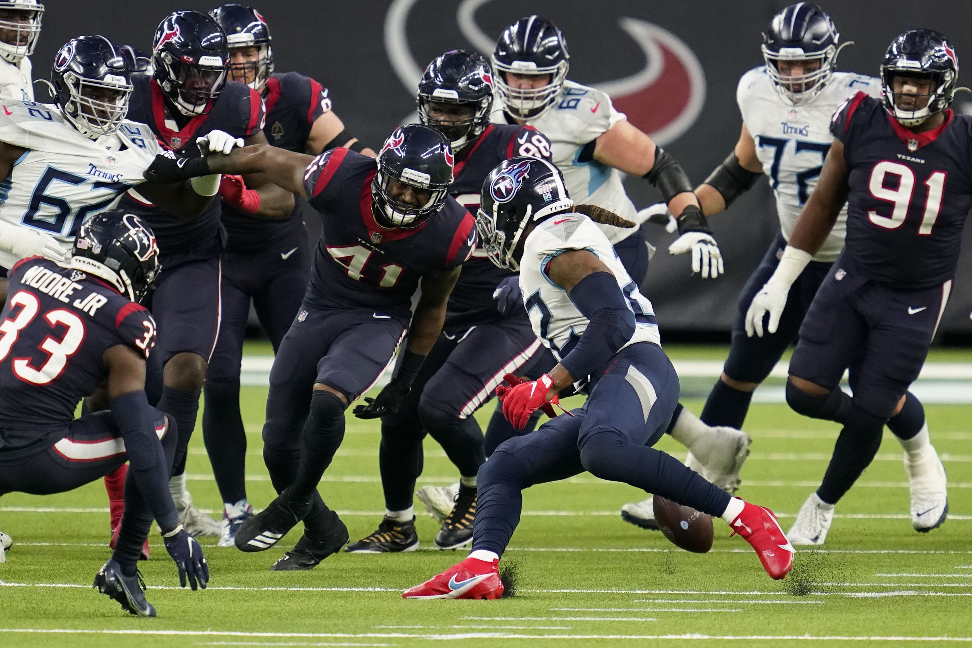 Derrick Henry, Sam Sloman lead Titans to AFC South title