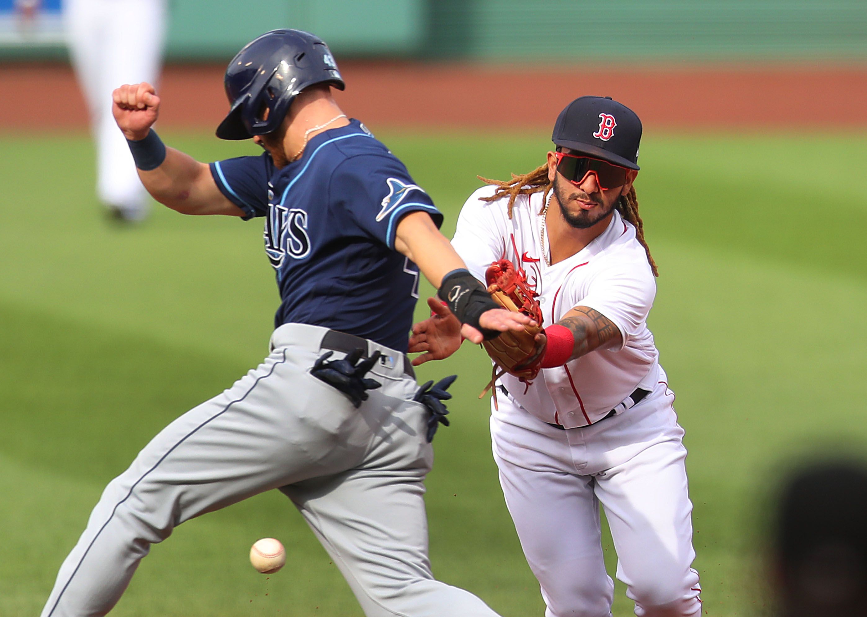 Rafael Devers was a defensive nightmare, and the sloppy Red Sox lost again  - The Boston Globe