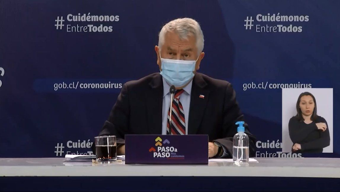 Enrique Paris, ministro de Salud, durante el reporte de este jueves.