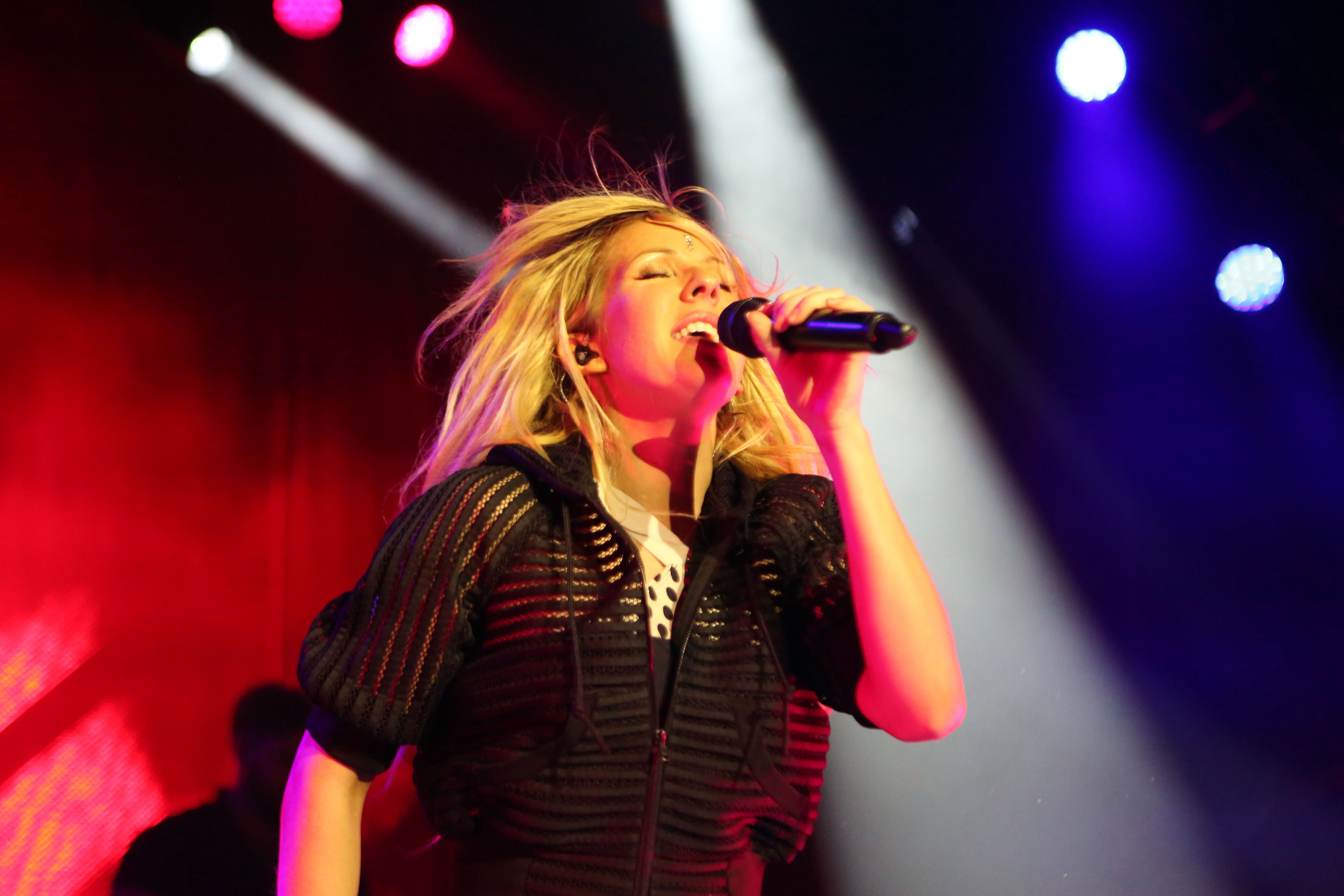 Ellie Goulding will perform at the Dallas Cowboys' Thanksgiving show  despite threats to cancel