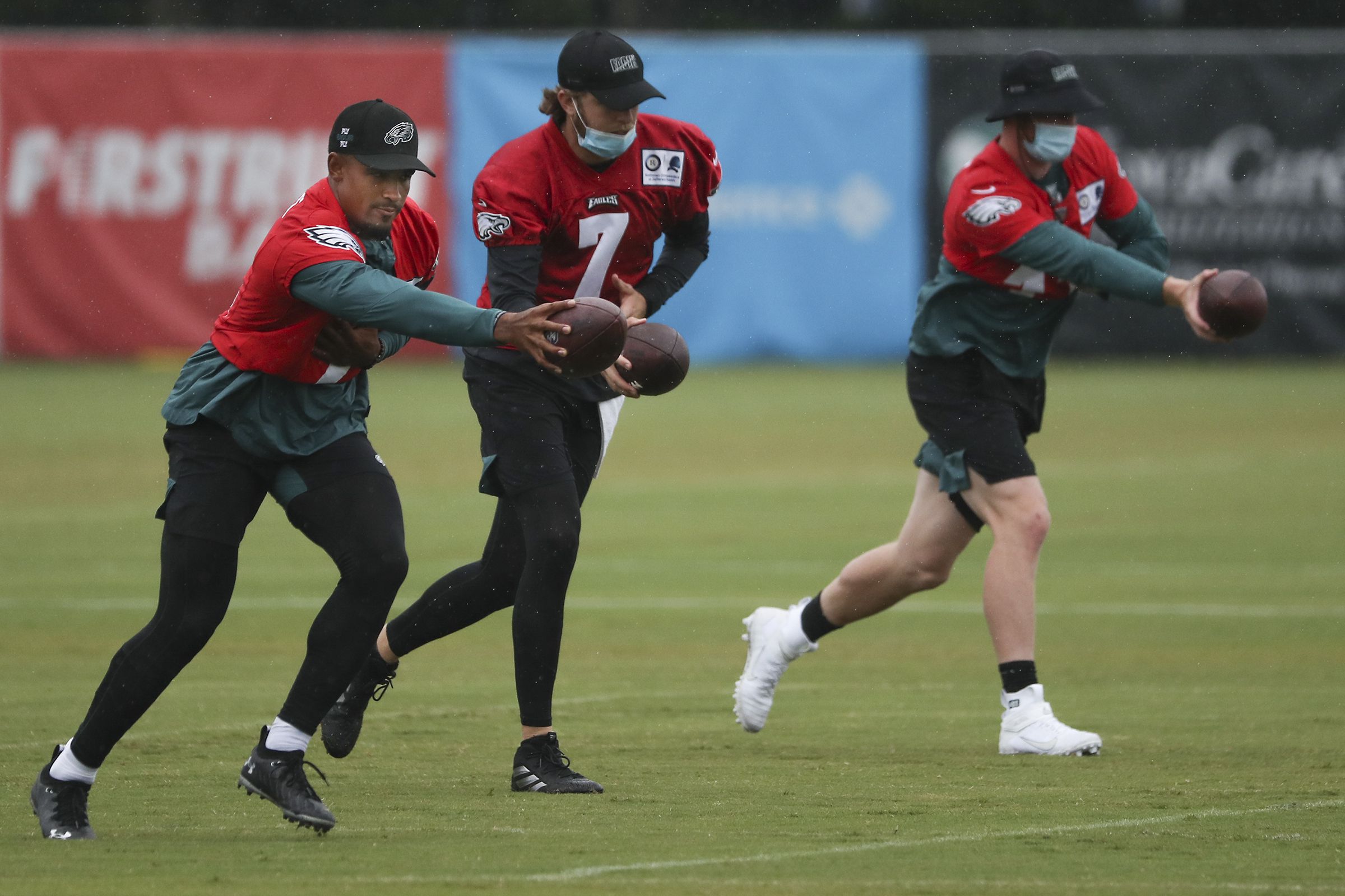 Sunday Morning QB: Led by Eagles rookie Carson Wentz, young QBs