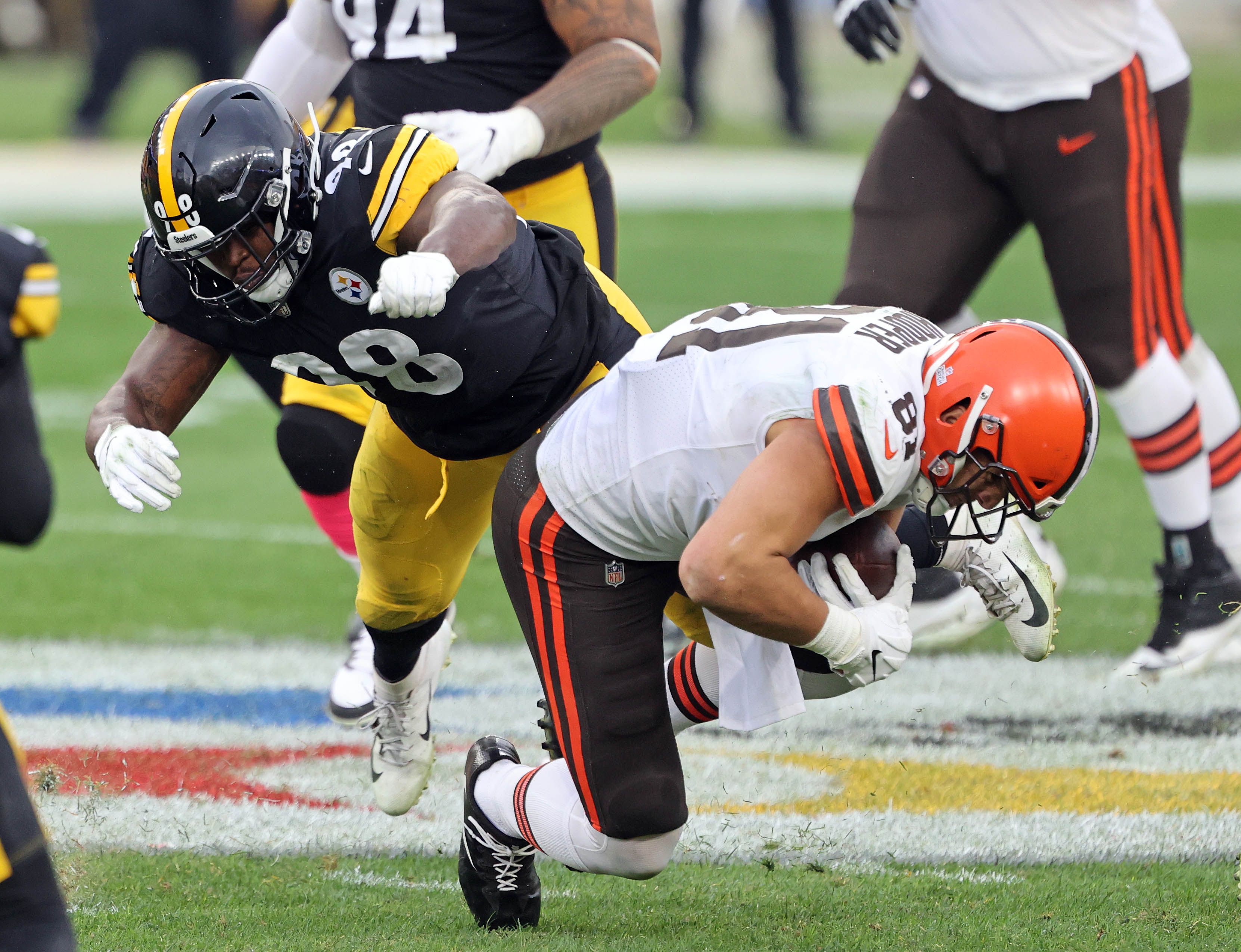 Browns tight end Stephen Carlson displaying multiple skills