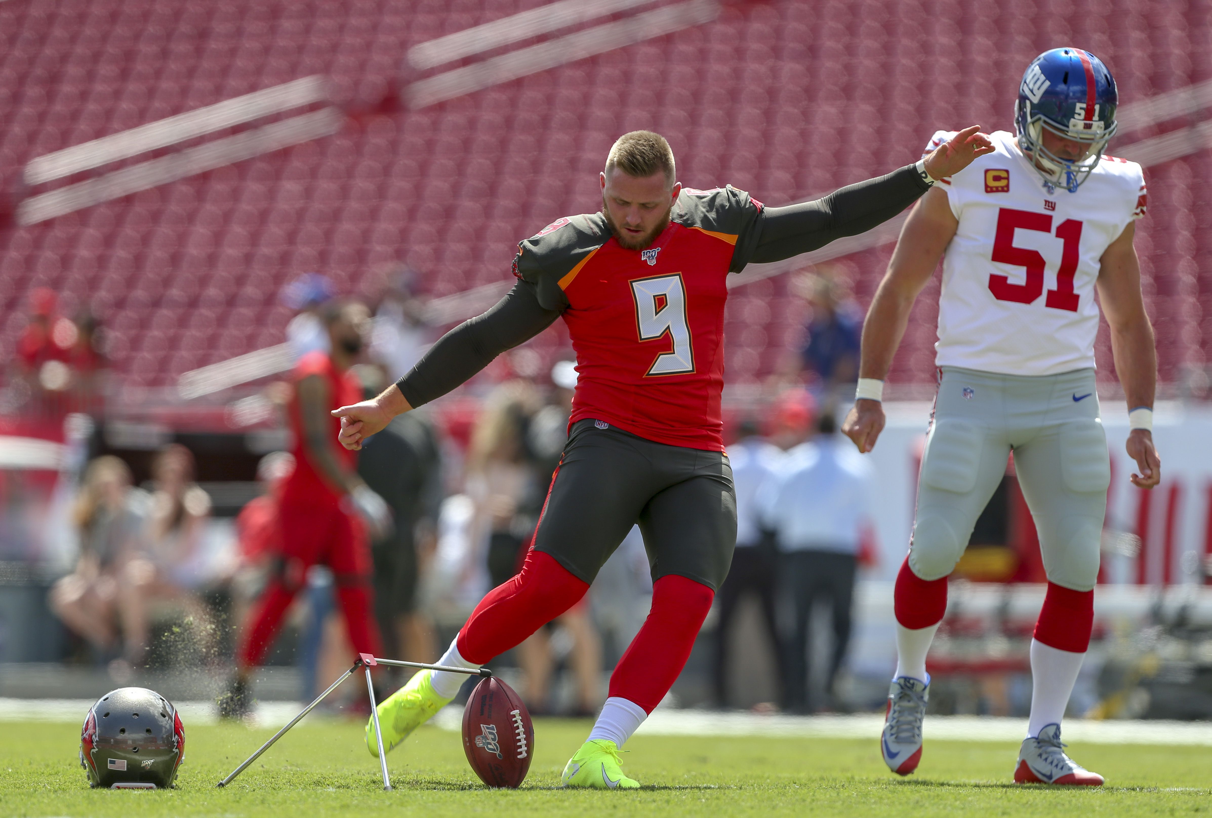 Tampa, Florida, USA. 17th Nov, 2019. Tampa Bay Buccaneers linebacker Jason  Pierre-Paul (90) motions to the crowd during the NFL game between the New  Orleans Saints and the Tampa Bay Buccaneers held