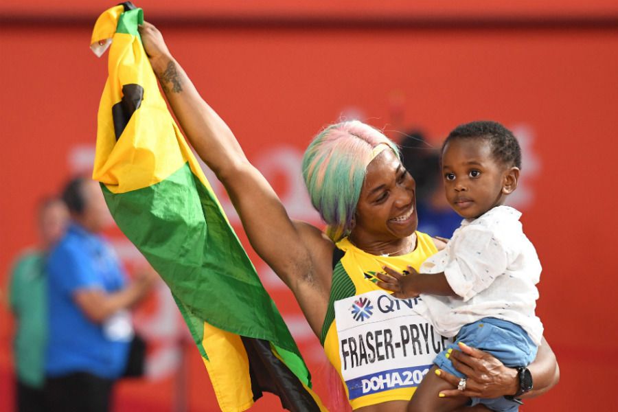 Fraser-Pryce con su hija