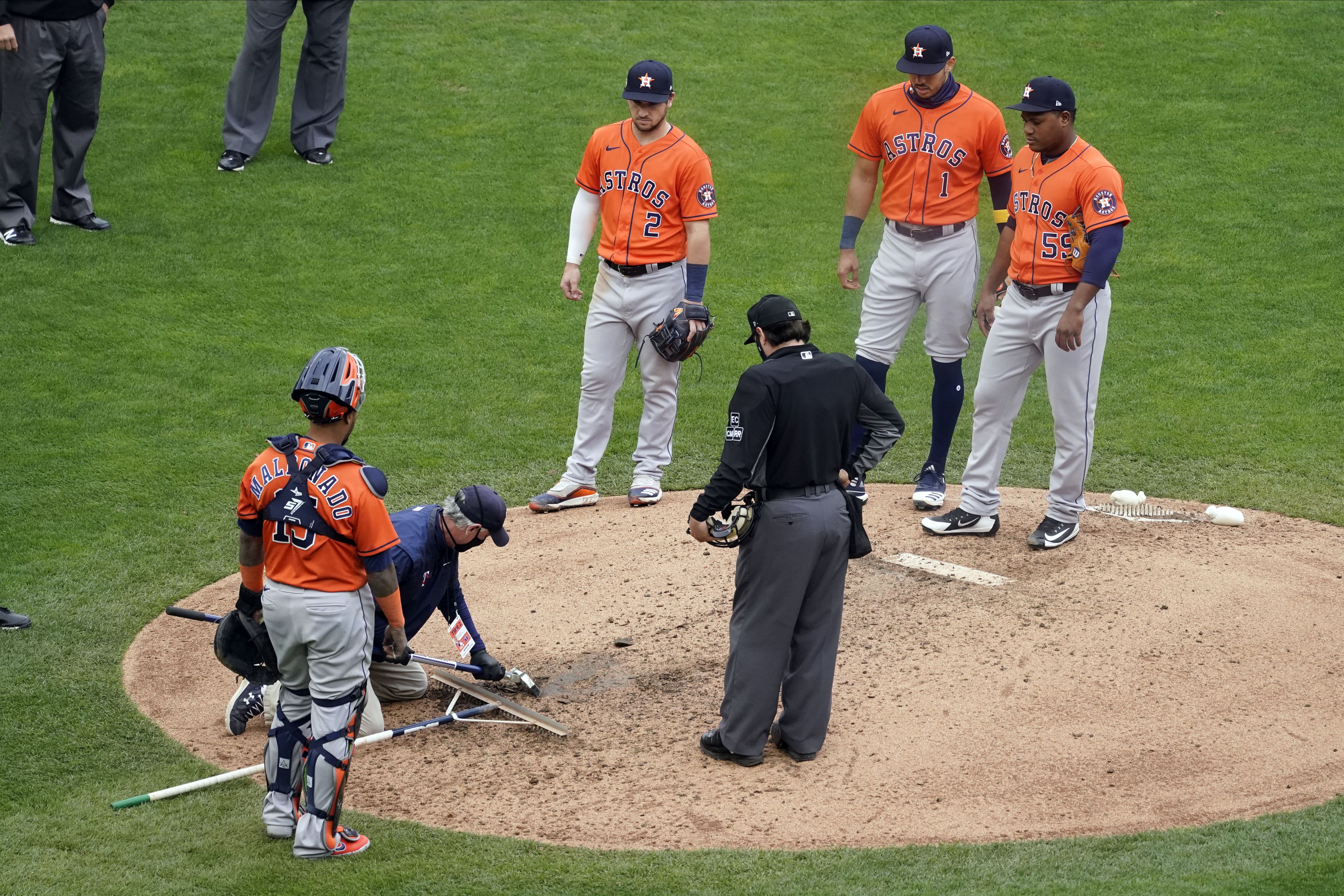 Astros win 4-1 in Game 1; Twins' record losing streak at 17