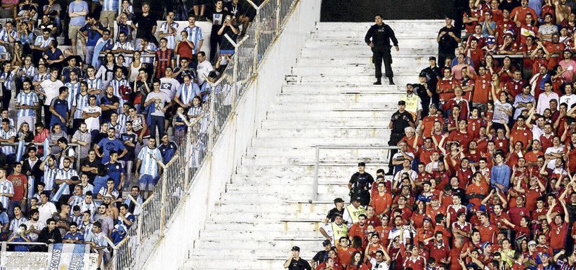 Hinchas Argentina y Chile