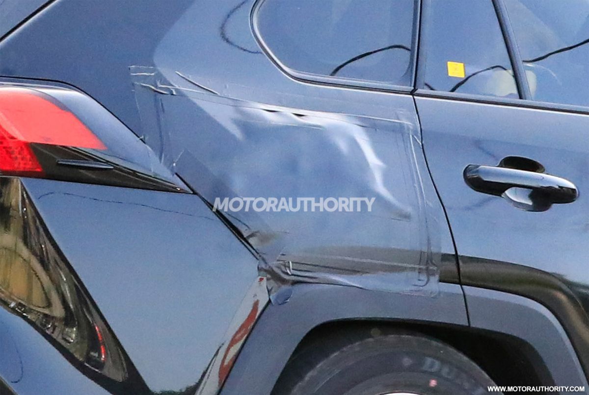 2020-toyota-rav4-plug-in-hybrid-spy-shots-photo-credit-s-baldauf-sb-medien_100712938_h.jpg