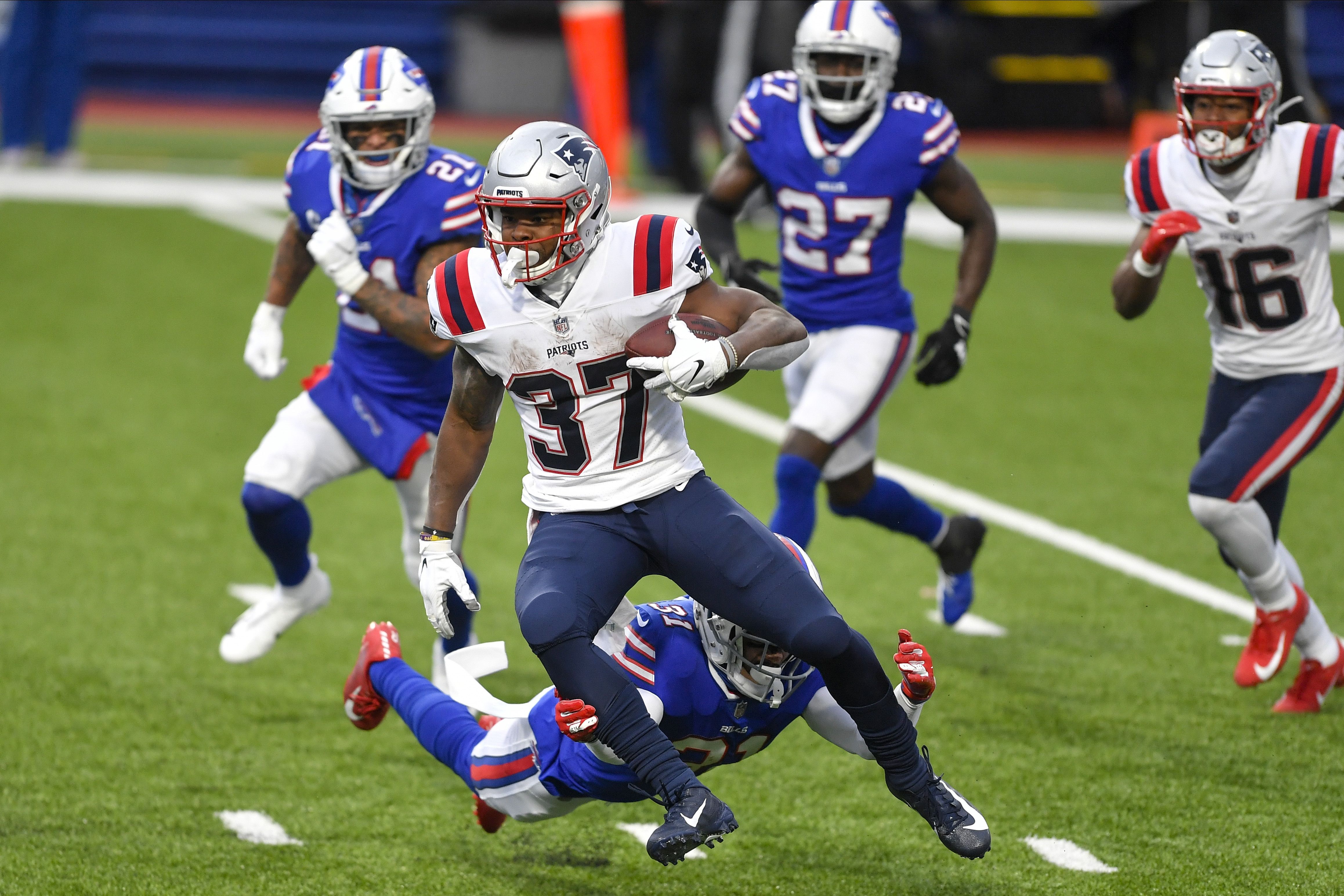 Bills beat Patriots 24-21 on Newton's late fumble