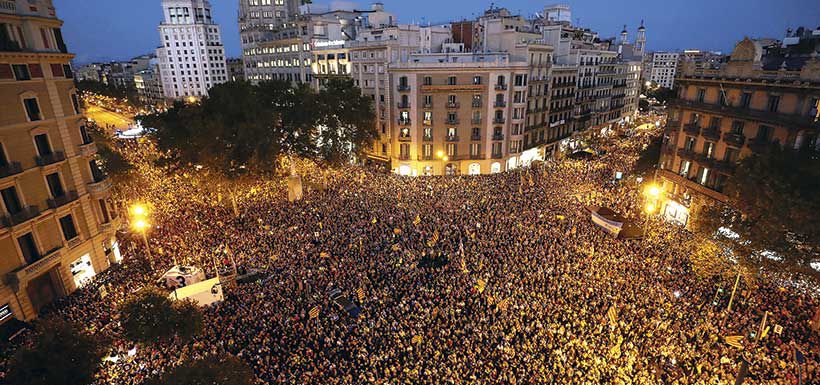 protestors-gather-outside-the-catalan-regio-39110670