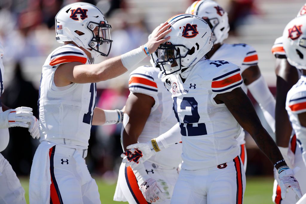 Bo Nix unfazed after 1st career interception at home, leads Auburn