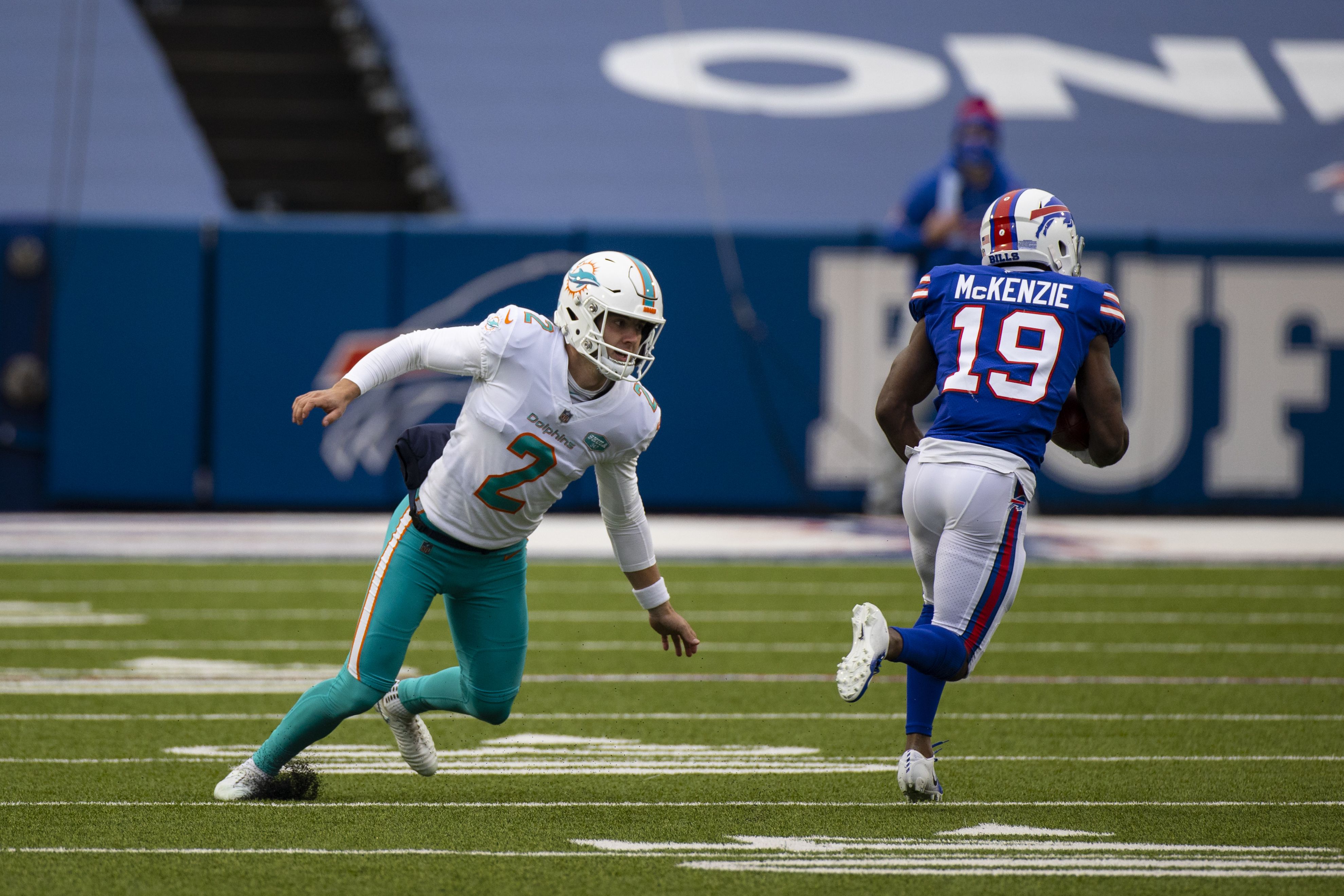 Bills, without Kelly, clinch 1990 AFC East title vs. Miami