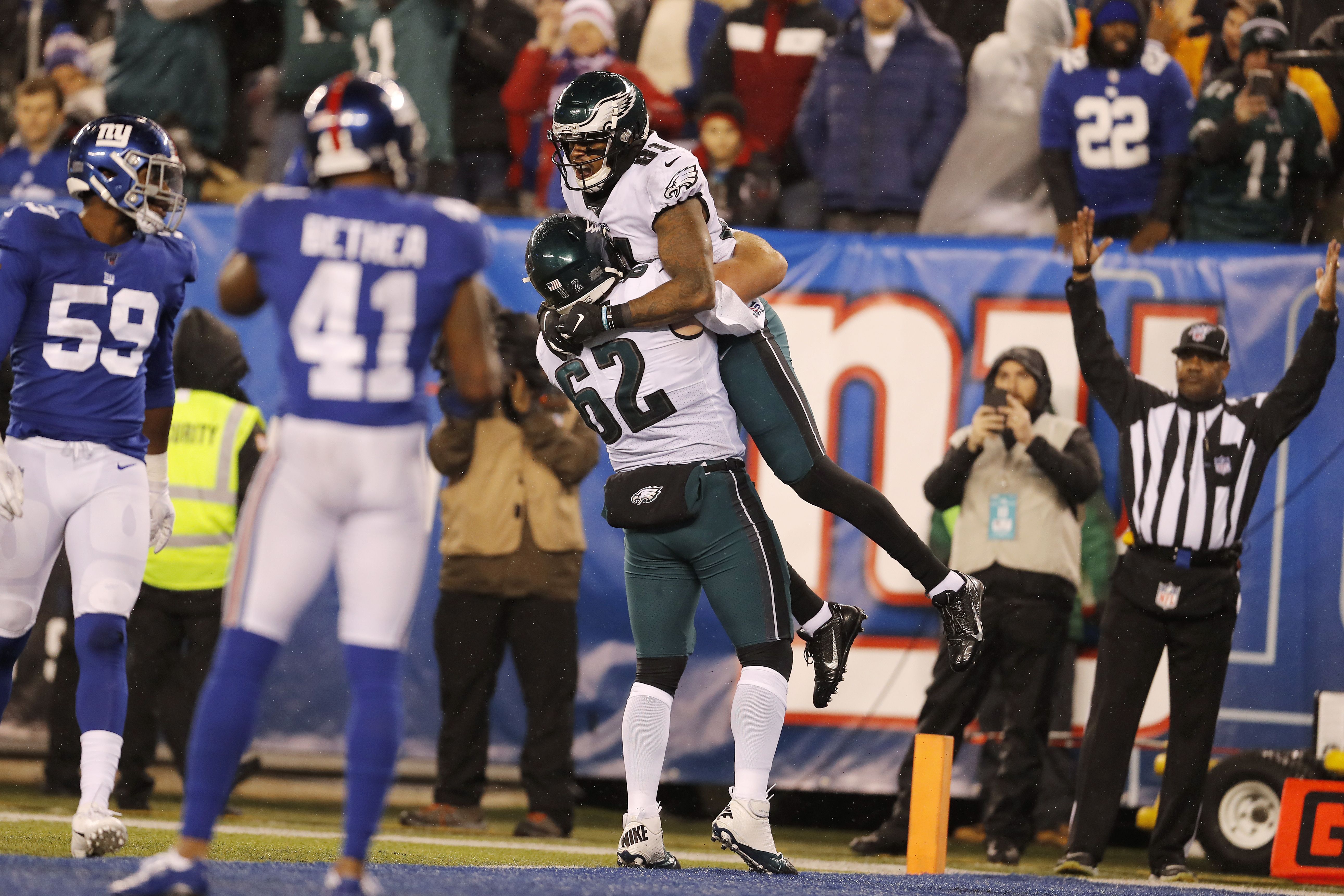 Philadelphia Eagles 34, New York Giants 17: Eagles win NFC East