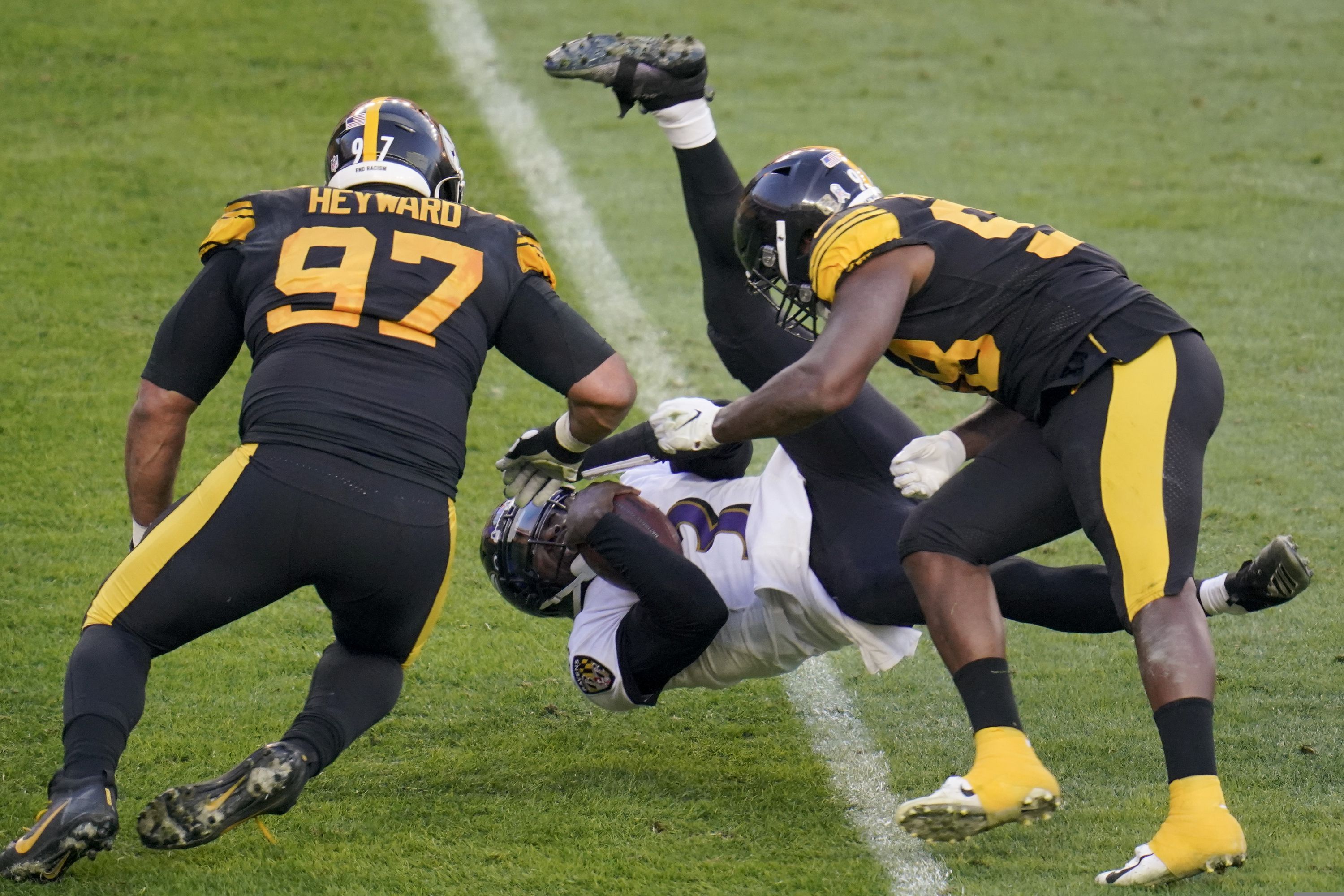 Pittsburgh Steelers inside linebacker Vince Williams (98) plays