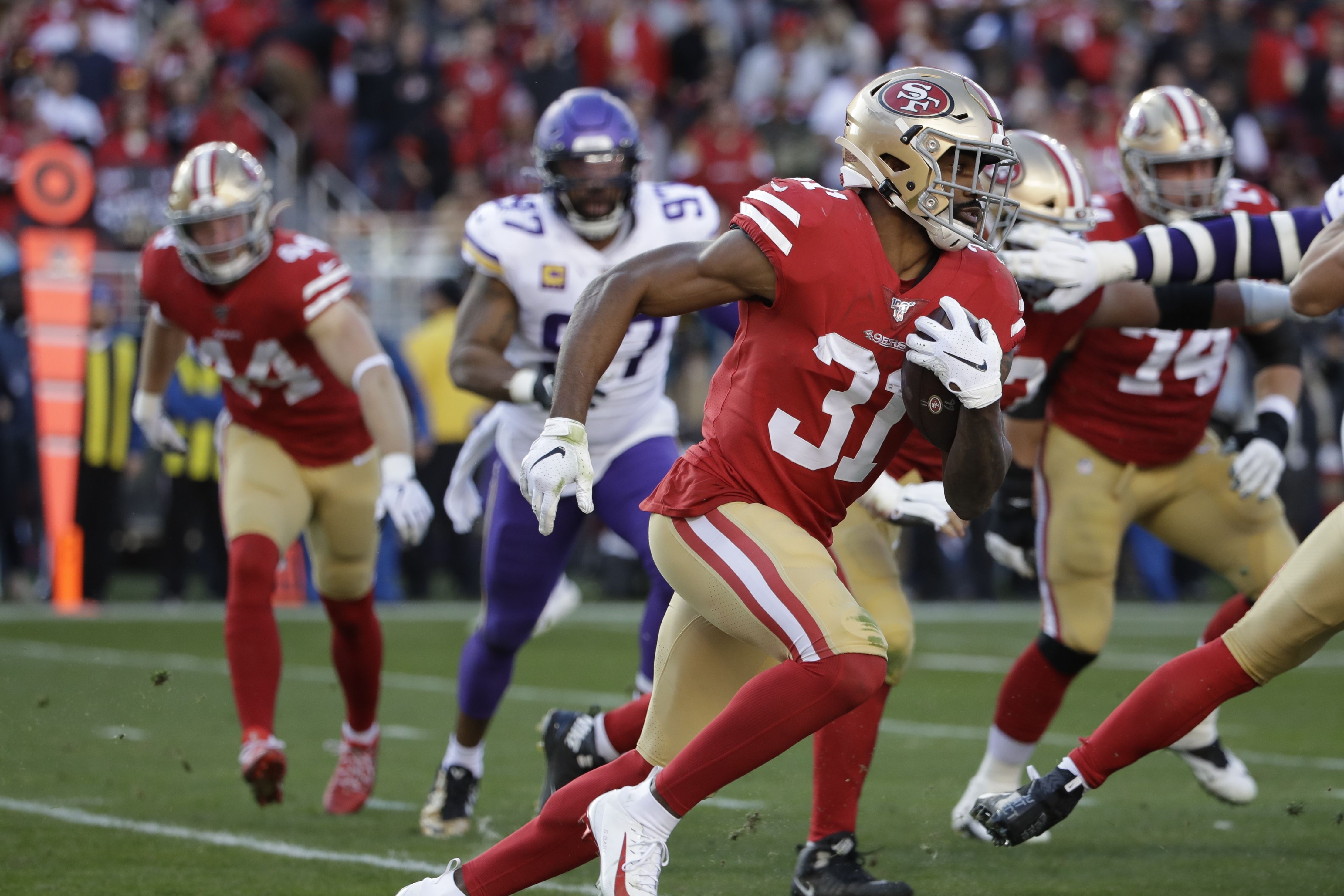 Minnesota Vikings defensive end Stephen Weatherly (91) attempts a tackle on  San Francisco 49ers quarterback Jimmy Garoppolo (10) during an NFL  divisional playoff game, Saturday, Jan. 11, 2020, in Santa Clara, Calif.