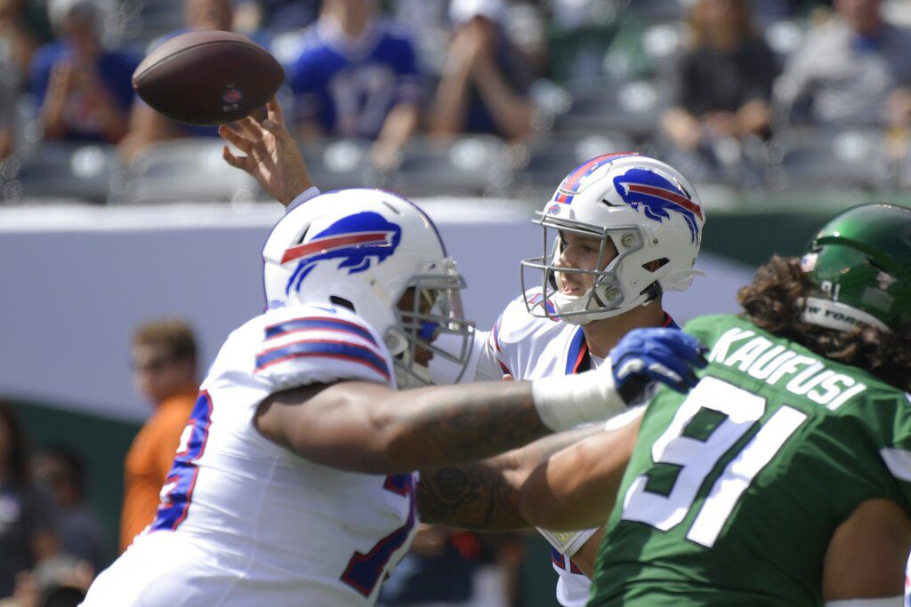 East Rutherford, New Jersey, USA. 8th Sep, 2019. New York Jets inside  linebacker C.J. Mosley (57) during a NFL game between the Buffalo Bills and  the New York Jets at MetLife Stadium