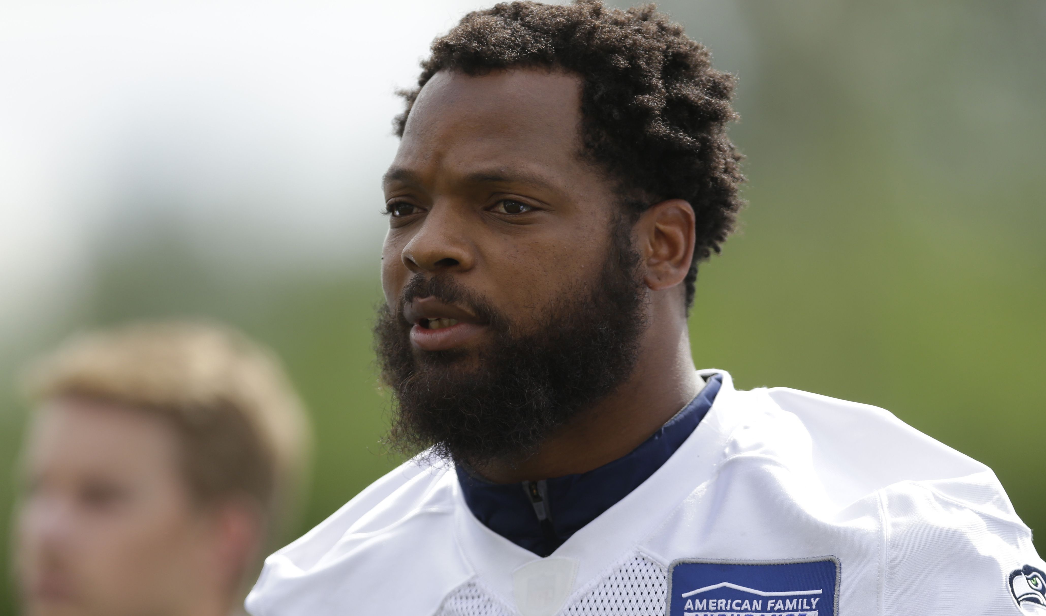 Michael Bennett takes long route to 1st practice with Pats