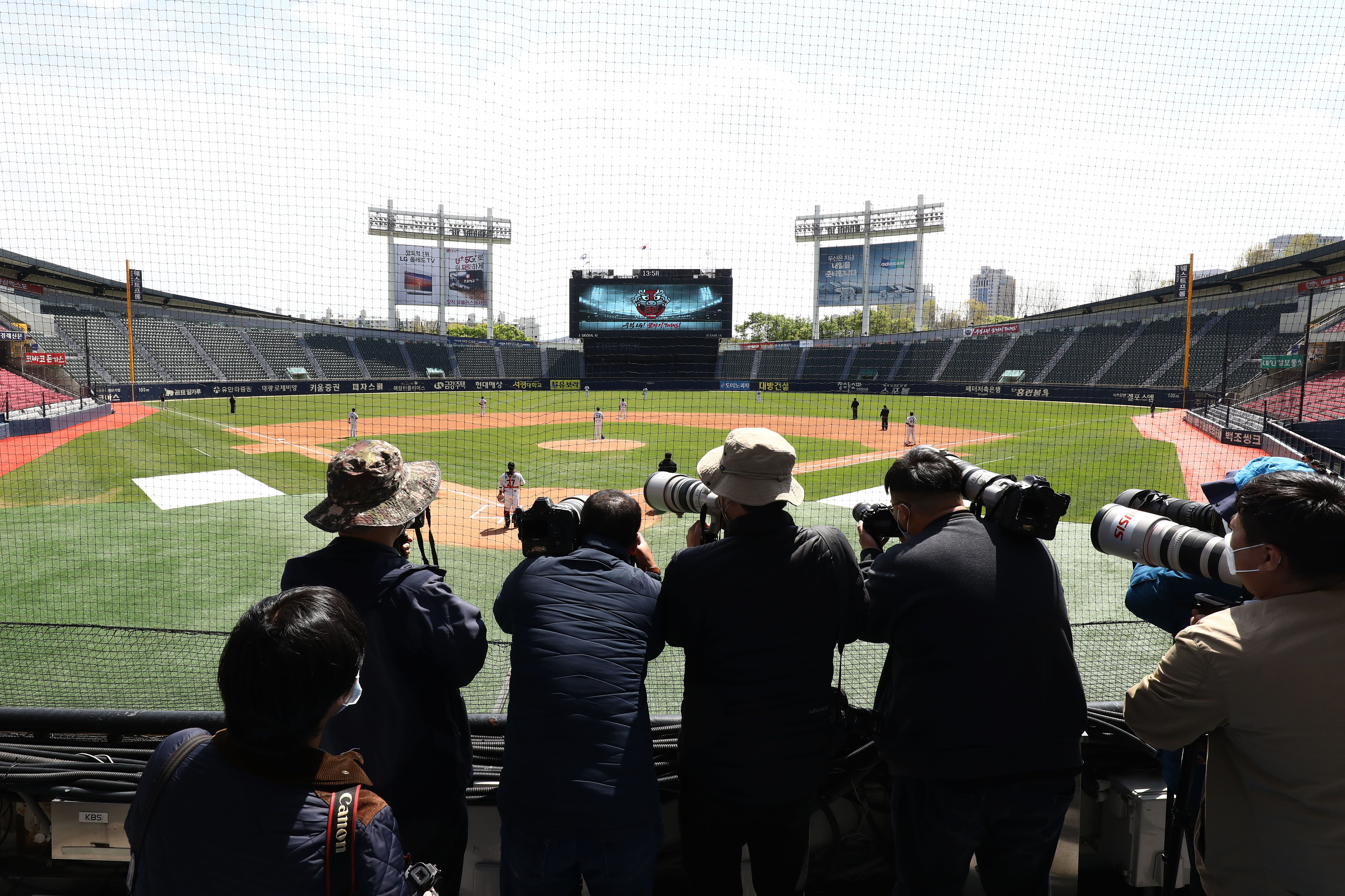 South Korea's baseball preseason underway in empty stadiums - The Boston  Globe