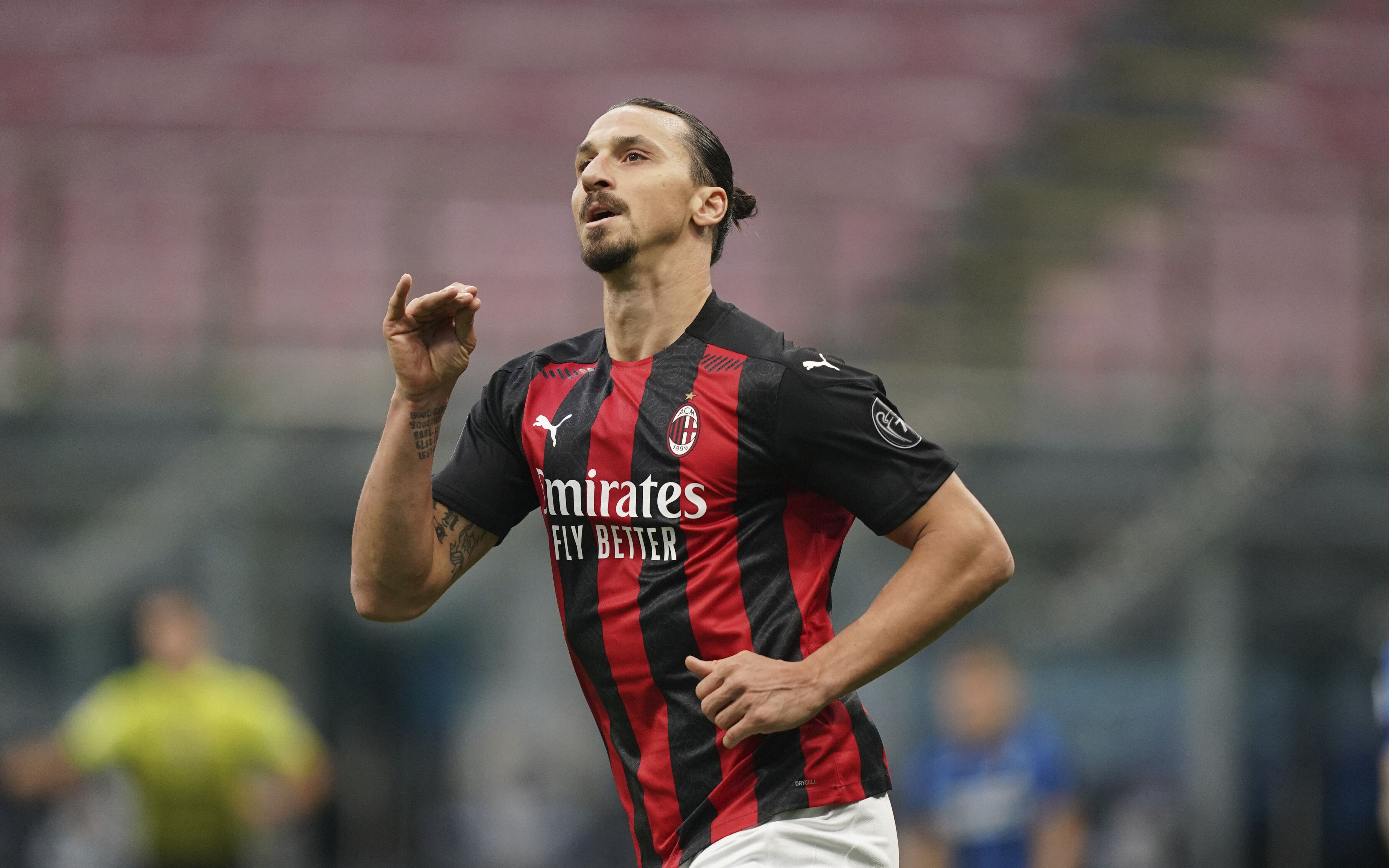 Ibrahimovic celebra su primer gol frente al Inter de Milán. Foto: AP.