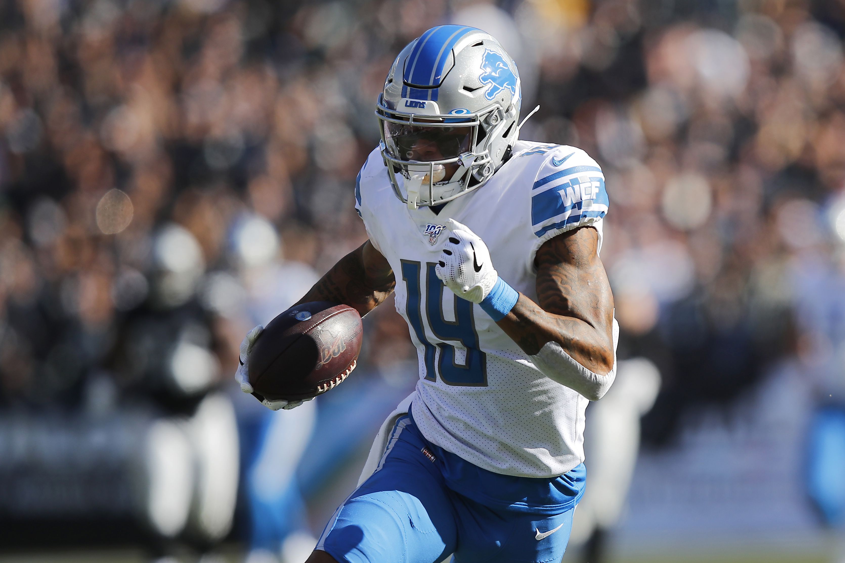 Detroit Lions run right through Bears to keep playoff hopes alive