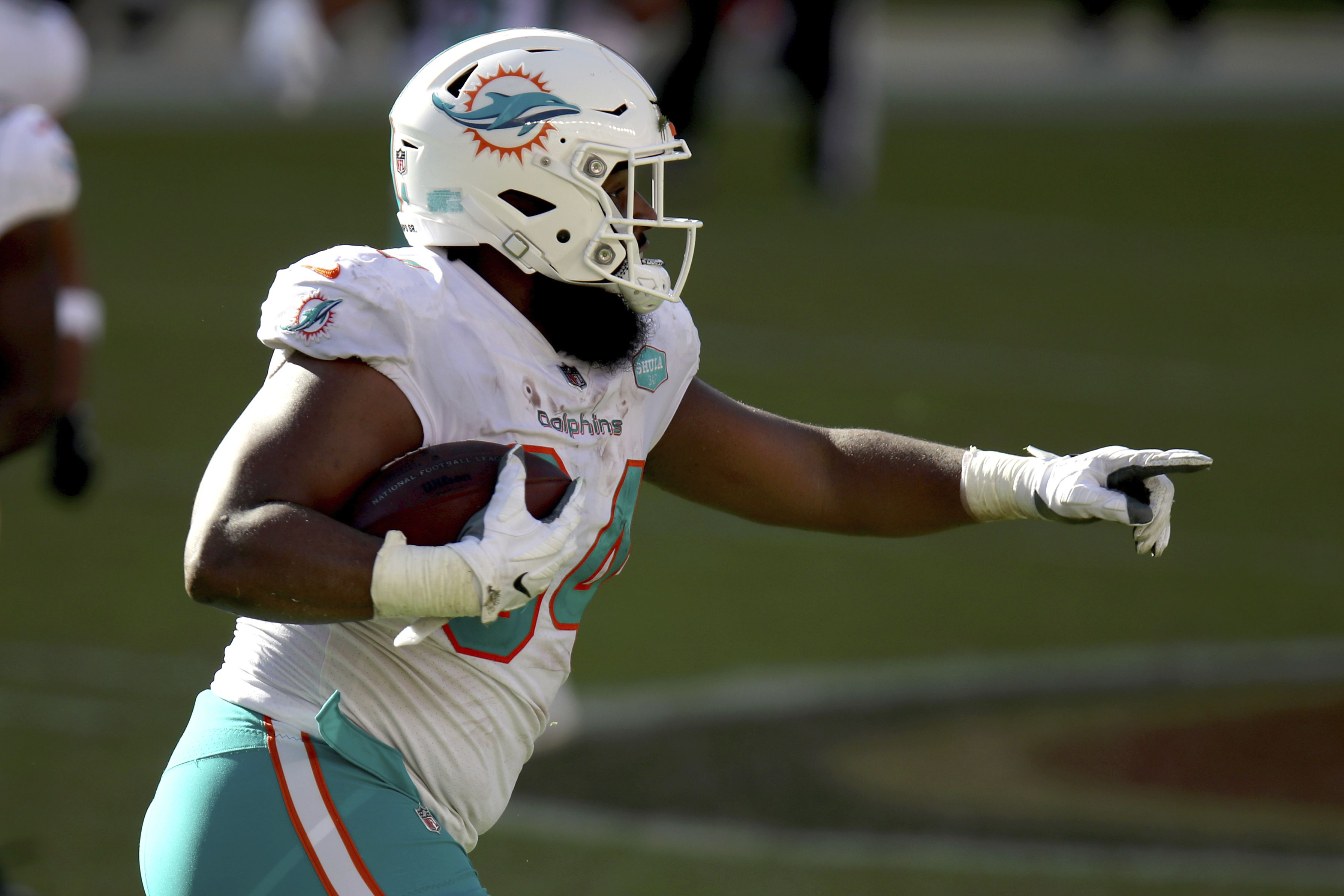 Dolphins defensive lineman Christian Wilkins, a Springfield native, catches  TD pass as Miami wins sixth straight game 