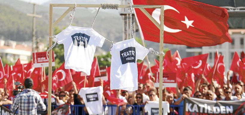 supporters-of-president-erdogan-wave-turkis-38377792