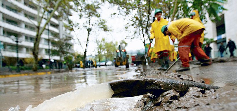 río Mapocho se desbordó en Providencia.