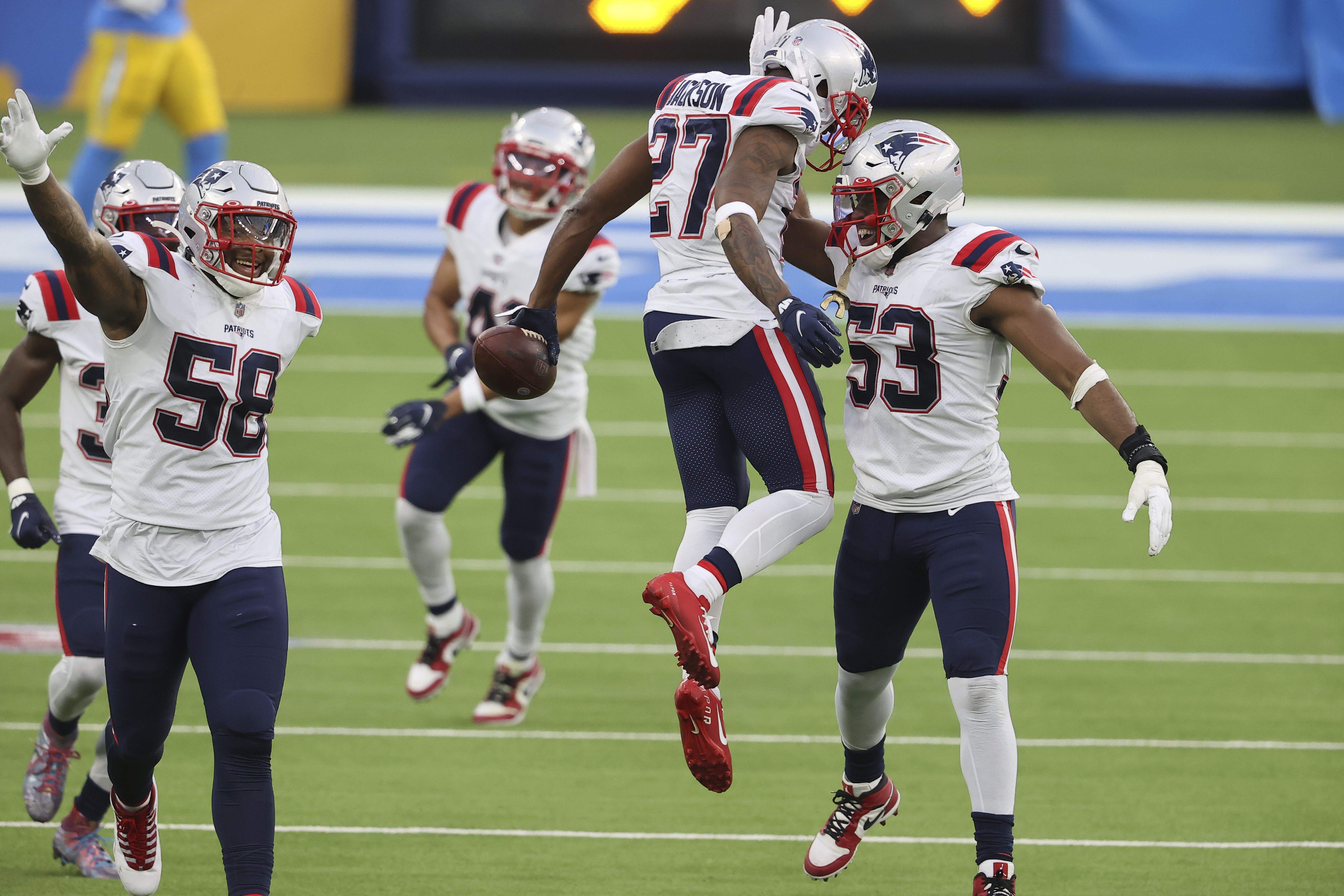 Patriots' Josh Uche Earns Praise From Bill Belichick For Heads-Up Play Vs.  Bills 