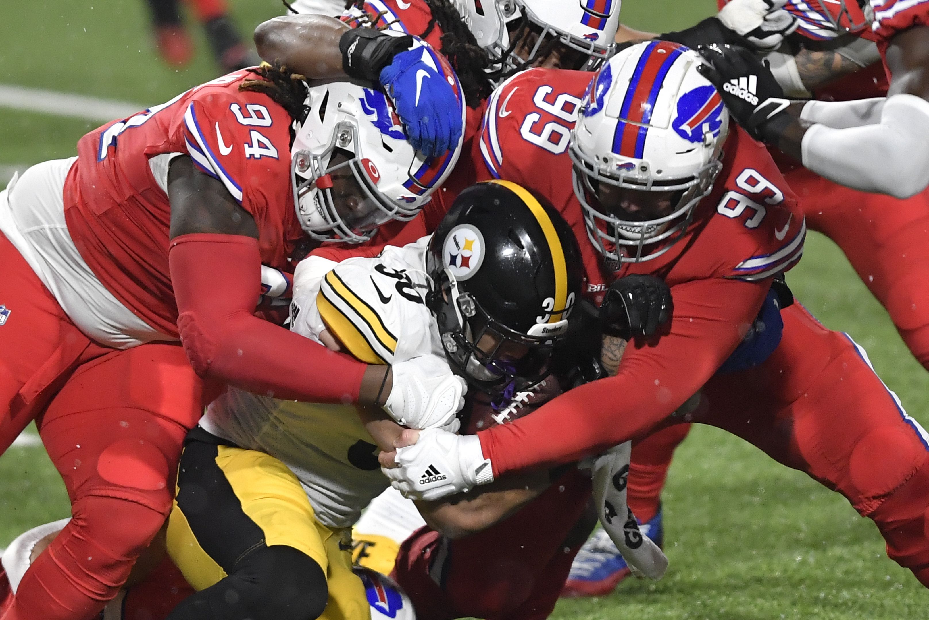 Bills improve to 10-3 with 26-15 win over sloppy Steelers