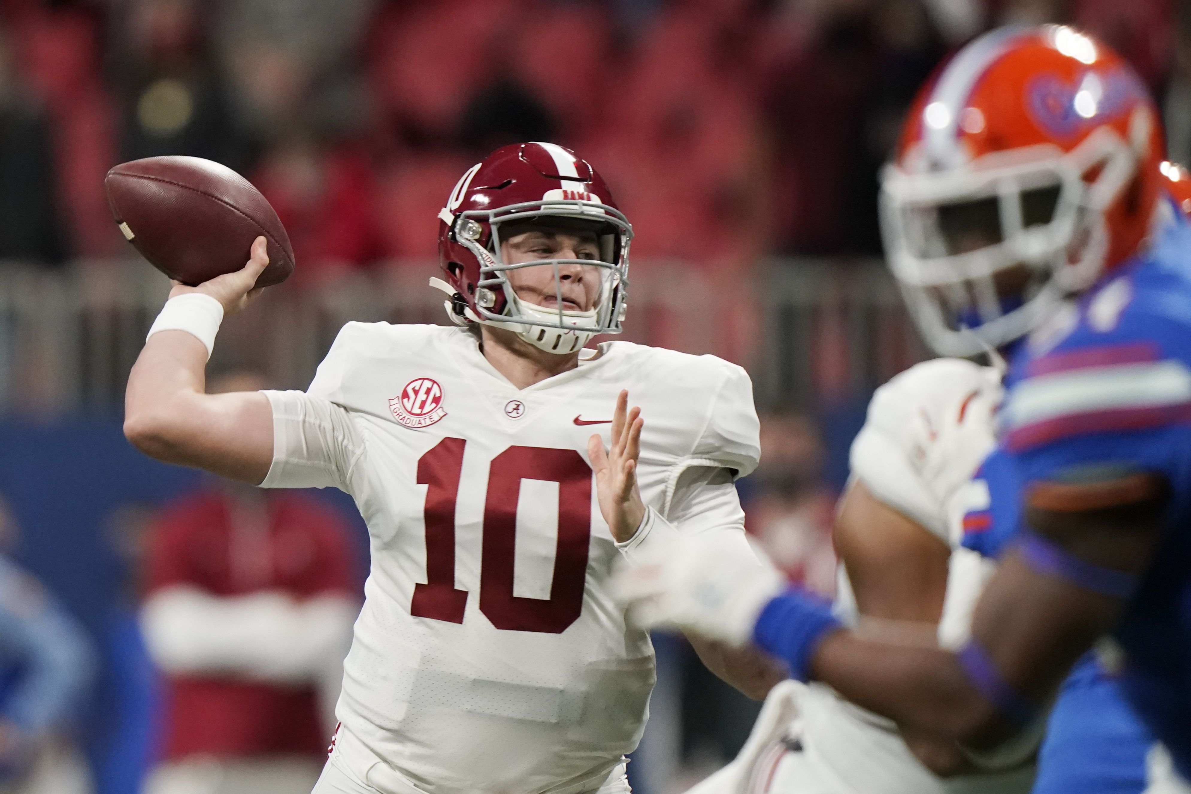 Alabama's Mac Jones, DeVonta Smith named Heisman Trophy finalists