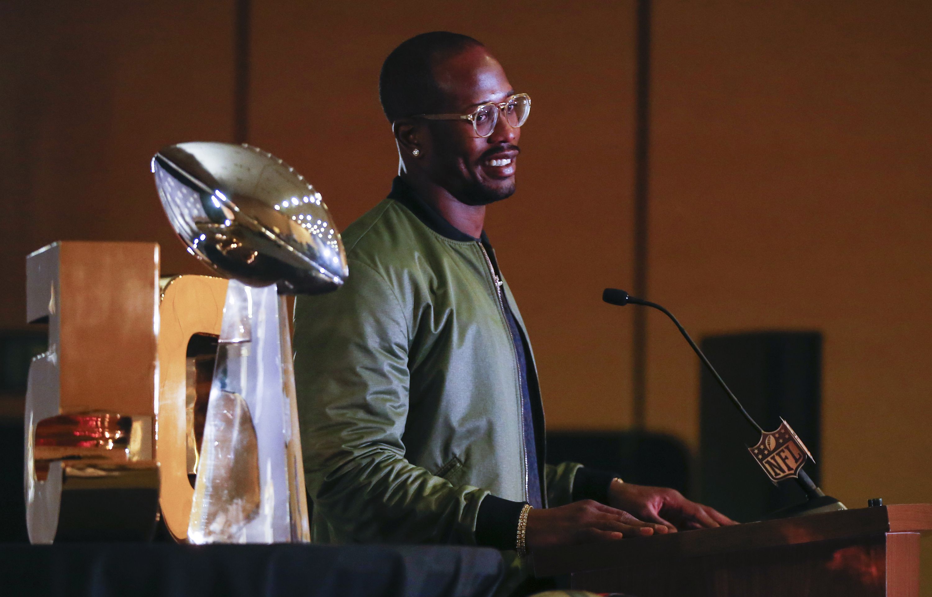 DeSoto to retire Von Miller's jersey in halftime ceremony with the Super  Bowl MVP in town for homecoming