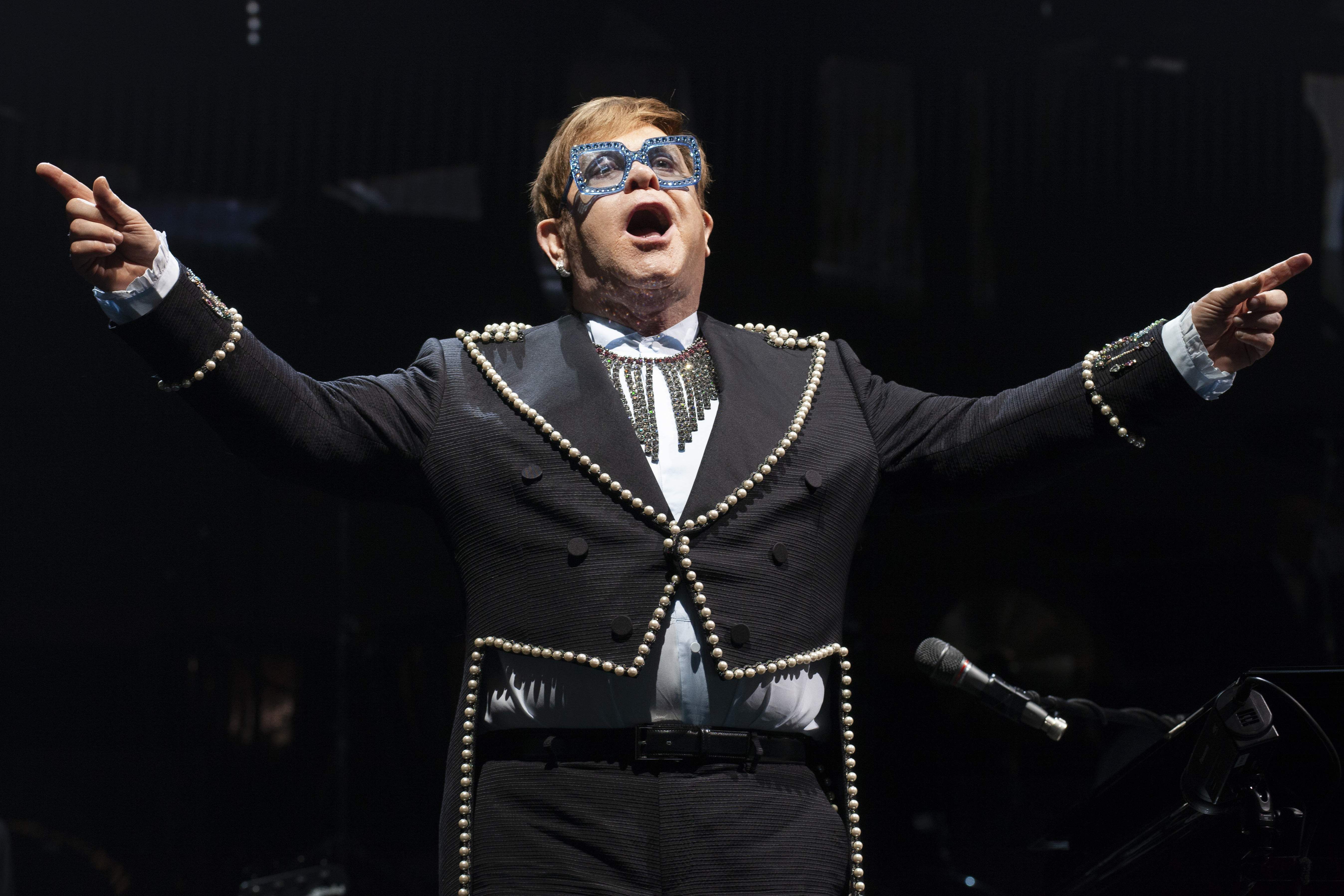 As Elton John's farewell tour hits Tampa, Clearwater's own Rocket Man gets  a cameo